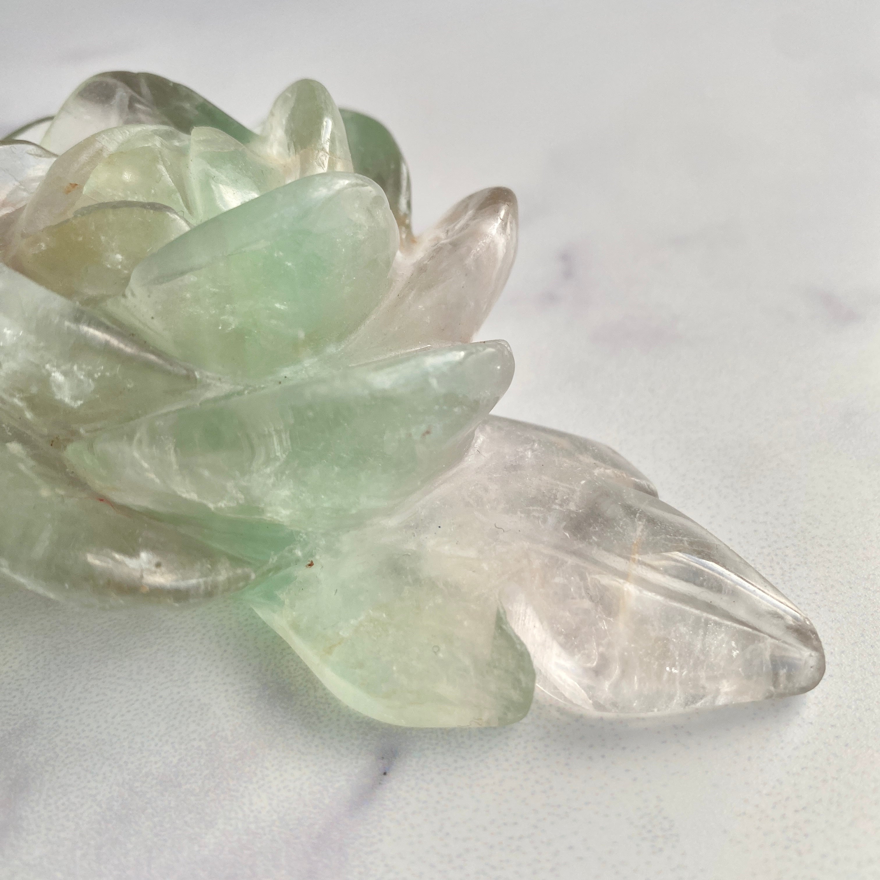 Farbenfrohe Fluorit Rose, Fluorit Carving