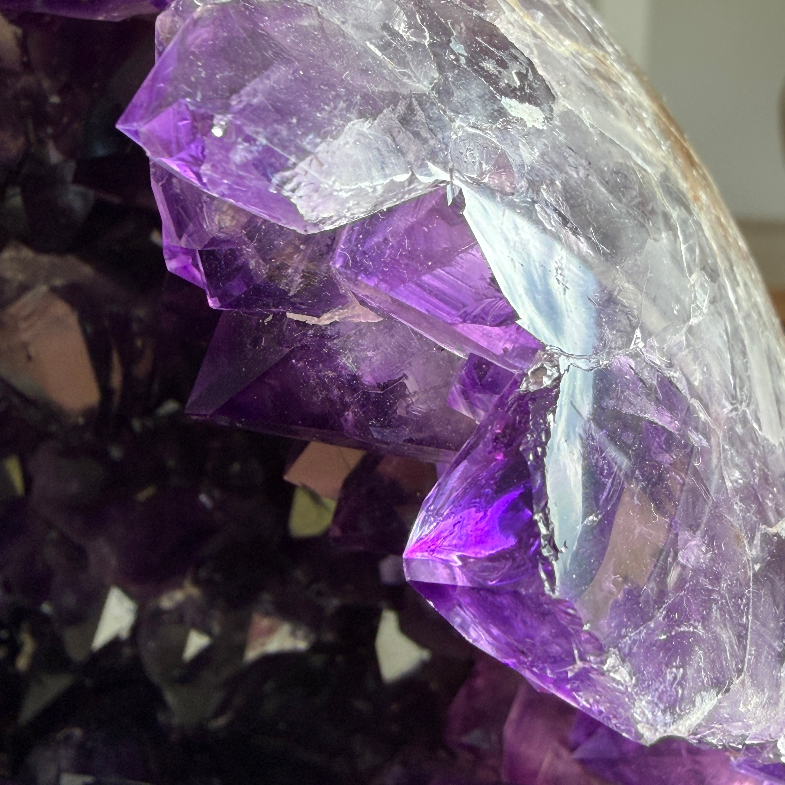 Große 17 cm Amethyst Kugel mit Calcit, Einzelstück