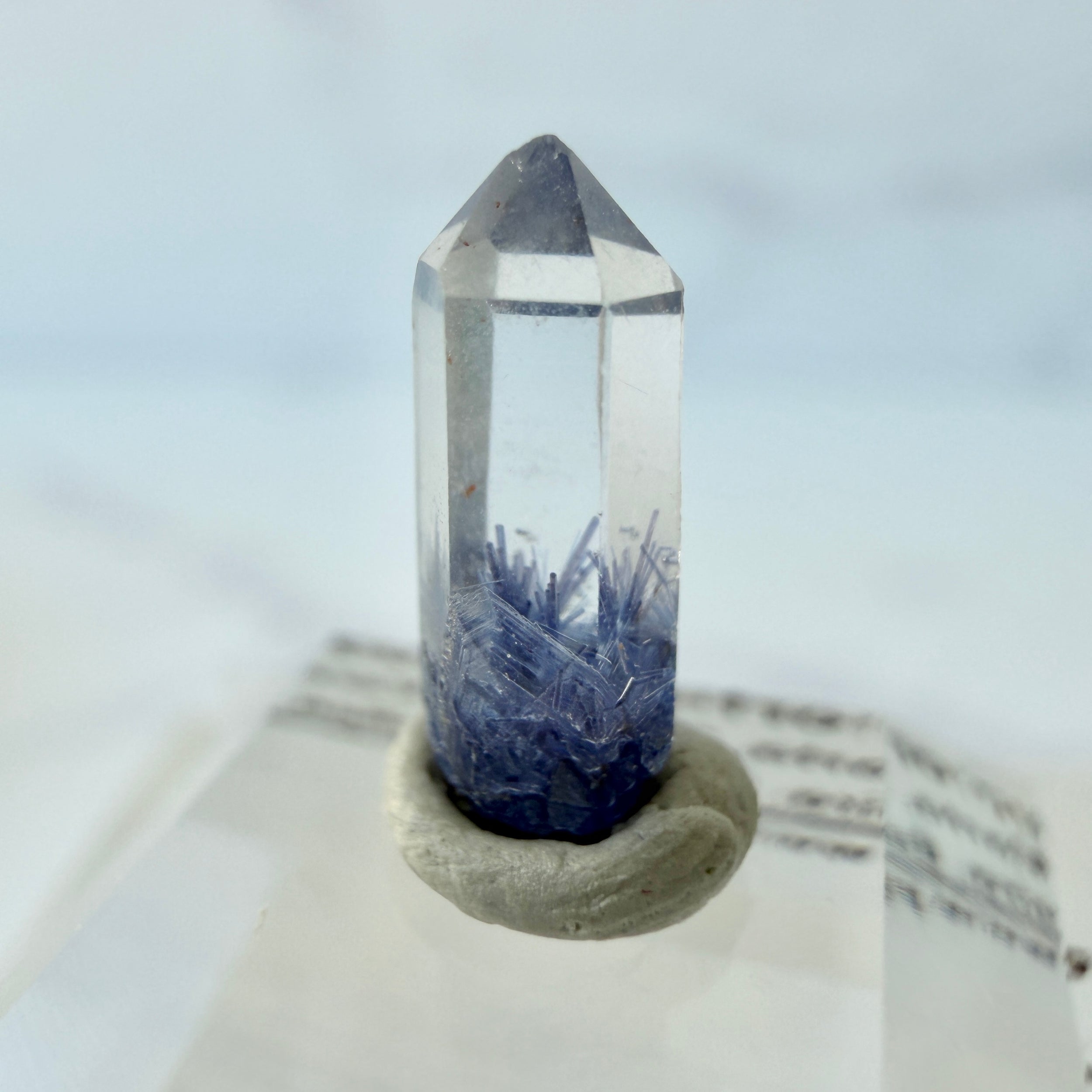 Dumortierit in Quarz, Dumortieritquarz Spitze, Einzelstück