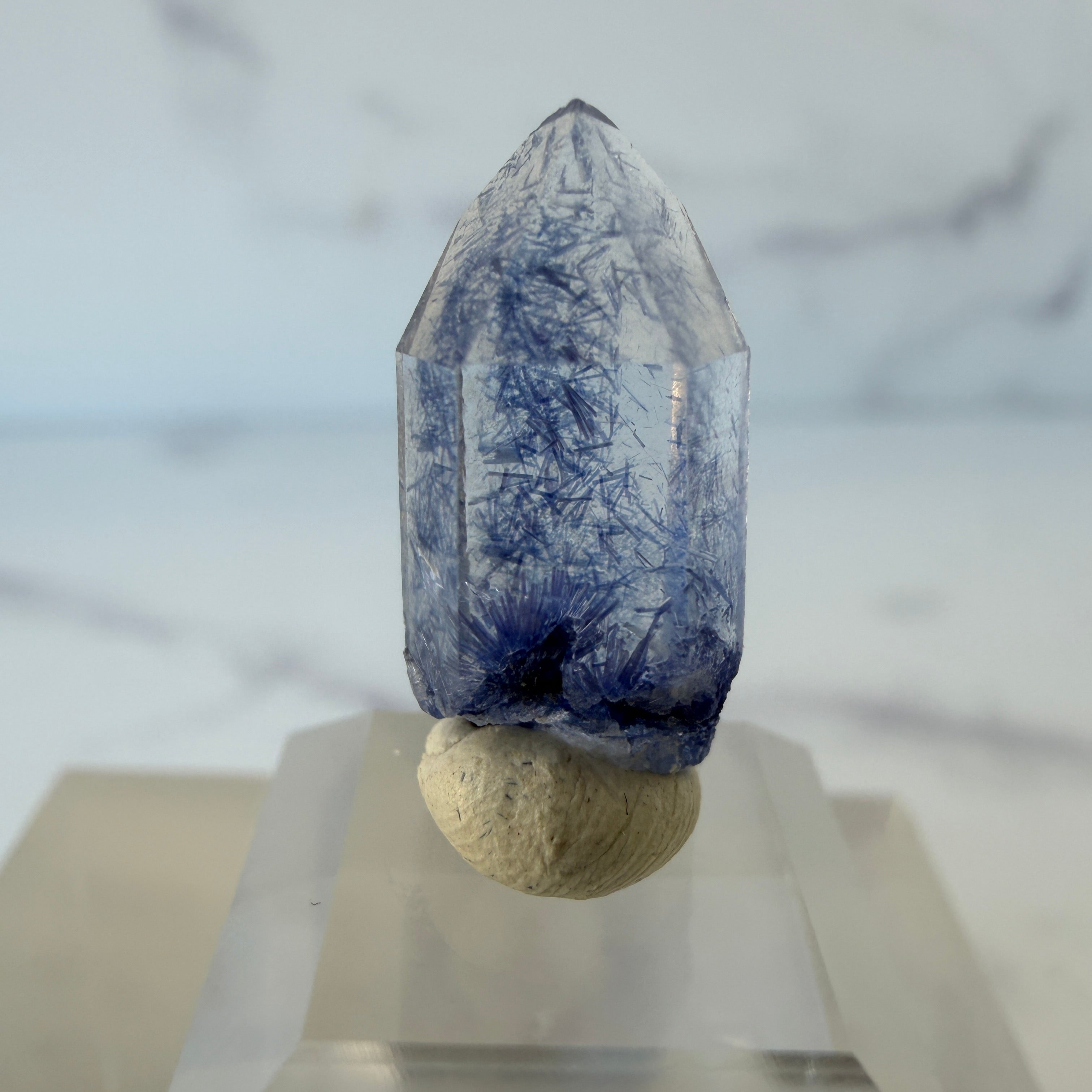 Dumortierit in Quarz, Dumortieritquarz Spitze, Einzelstück
