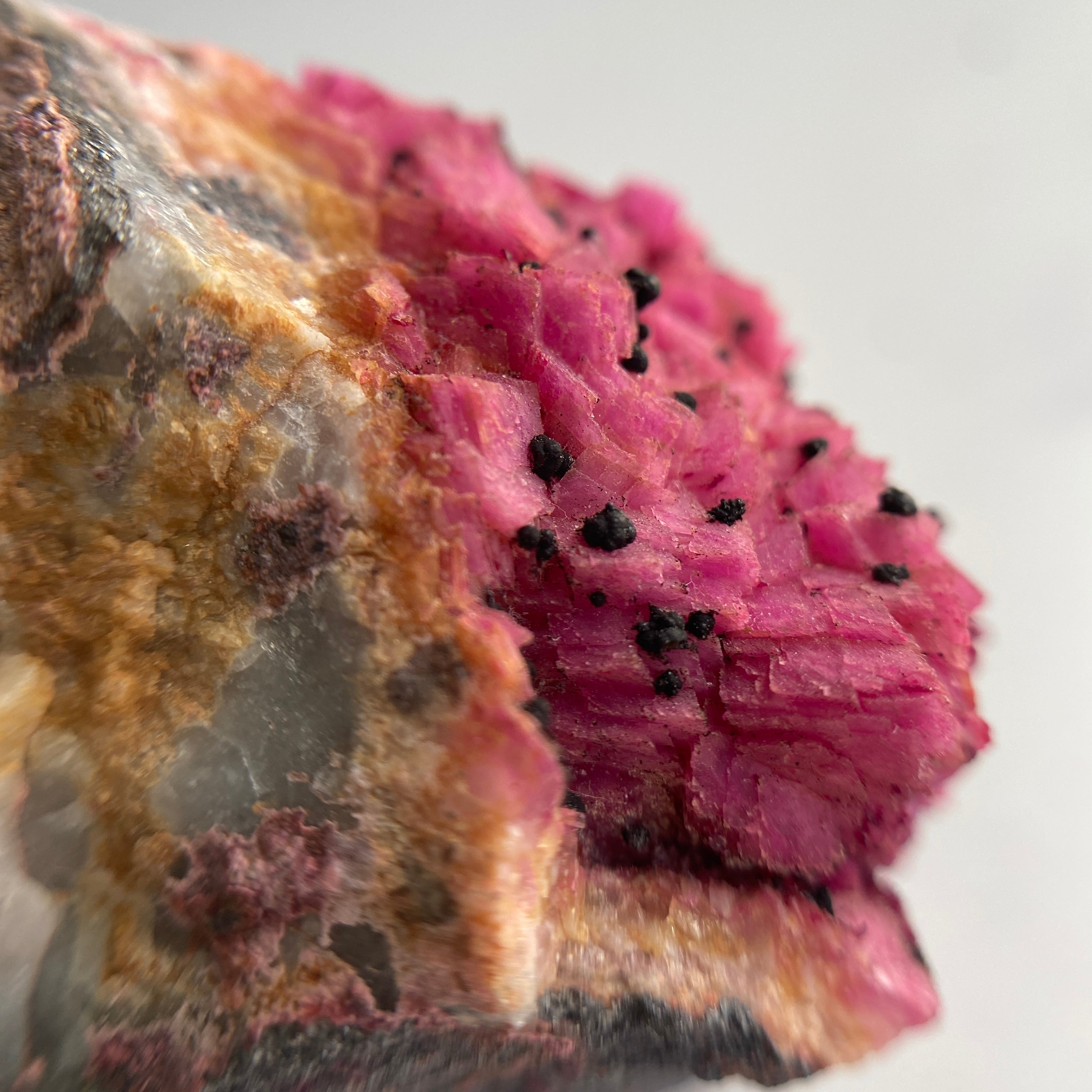 Cobalt Calcit mit Goethit