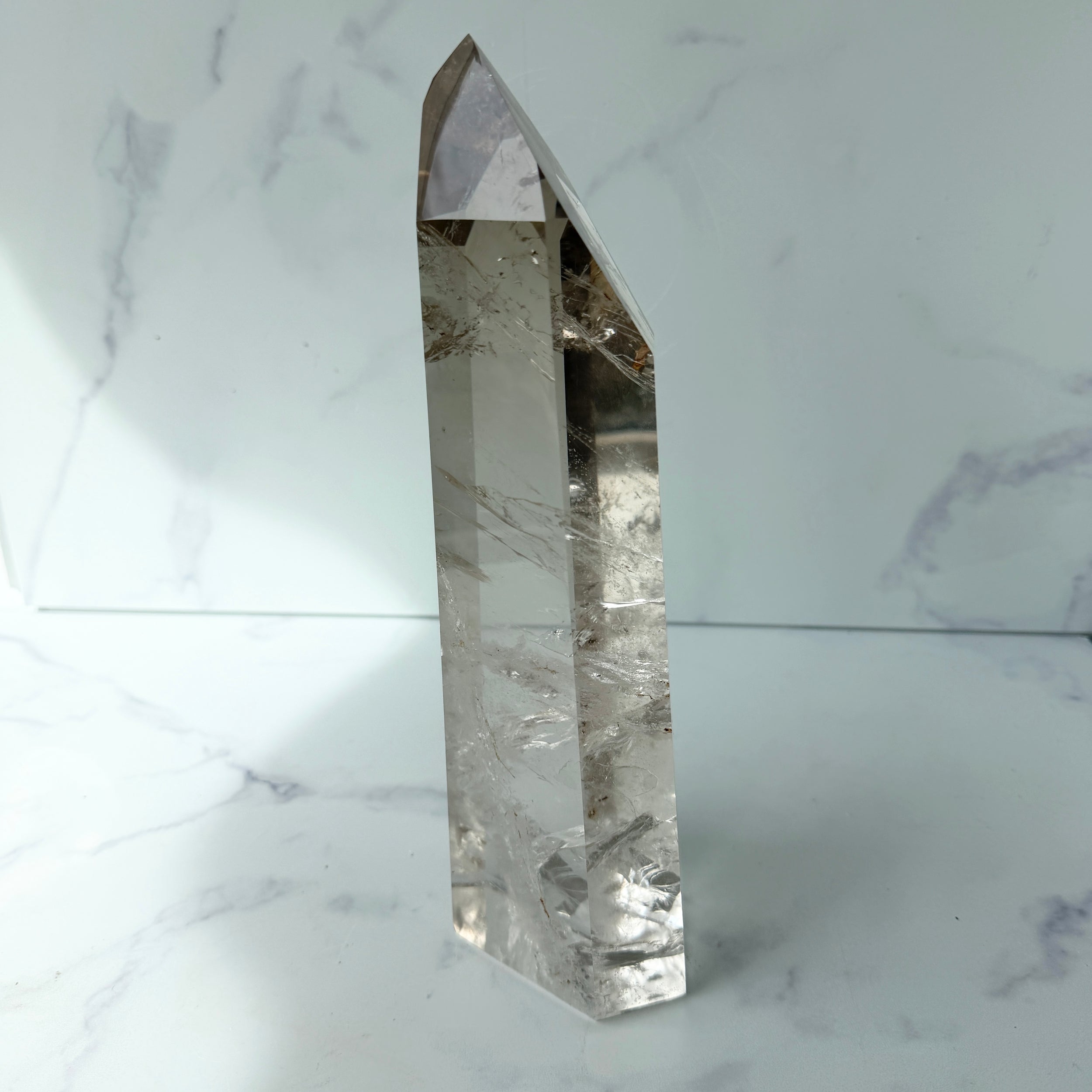 Exklusiver XL sehr klarer und heller Rauchquarz Turm, 28 cm hoch, Einzelstück