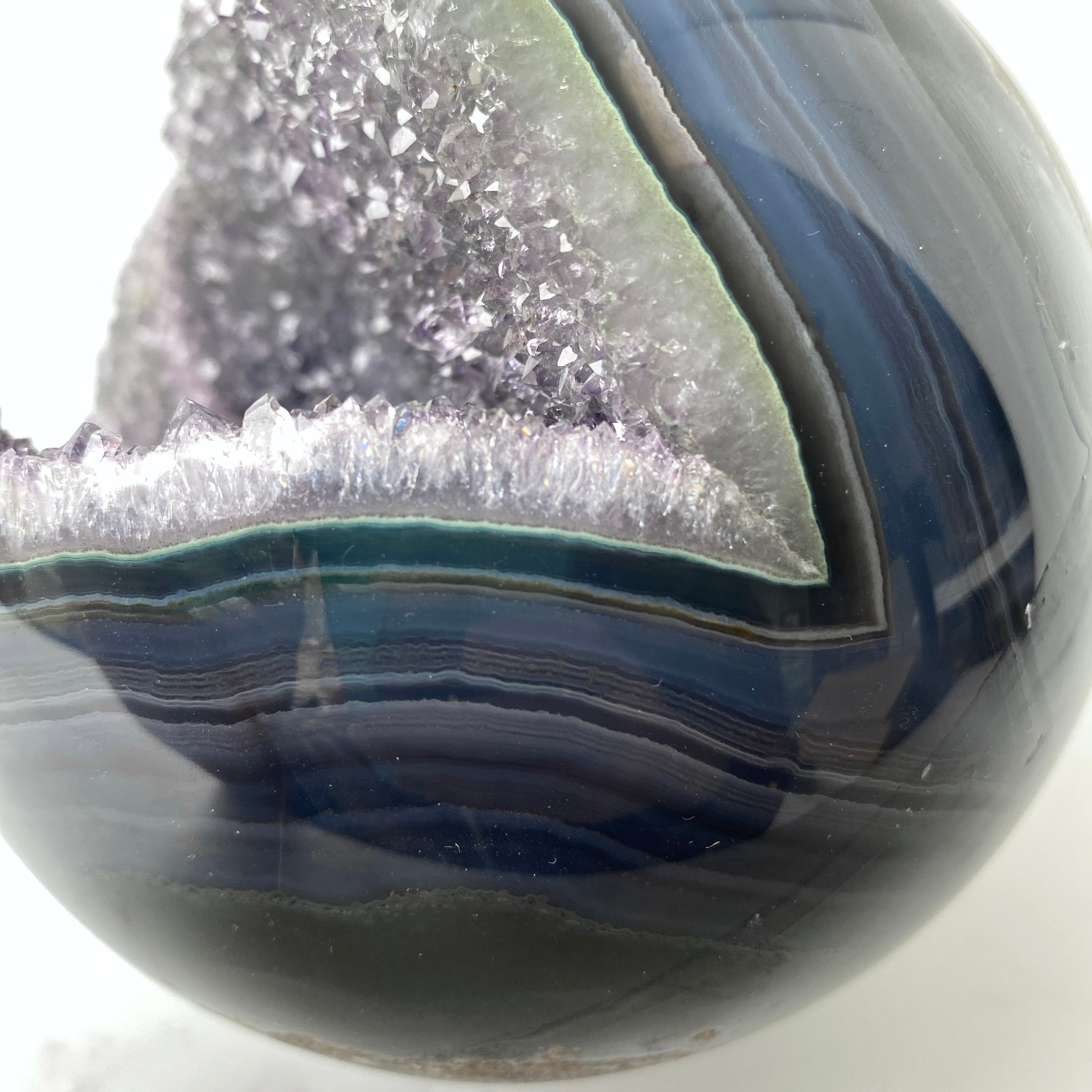 Druzy Amethyst Kugel 13 cm groß mit gebändertem Achat