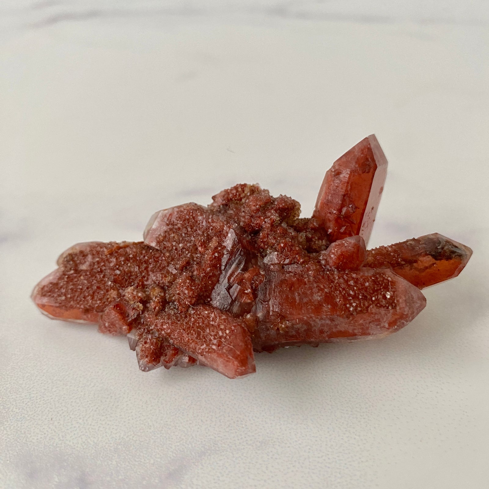 Roter Hämatit Quarz Cluster - Produktbild