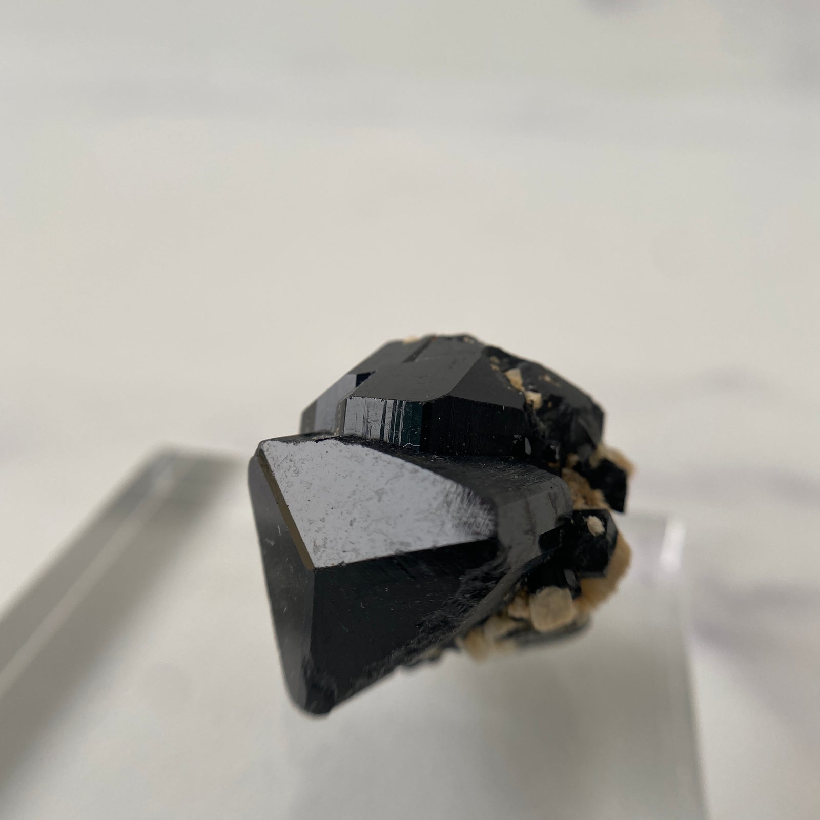 Turmalin (Schörl) mit Feldspat - Produktbild