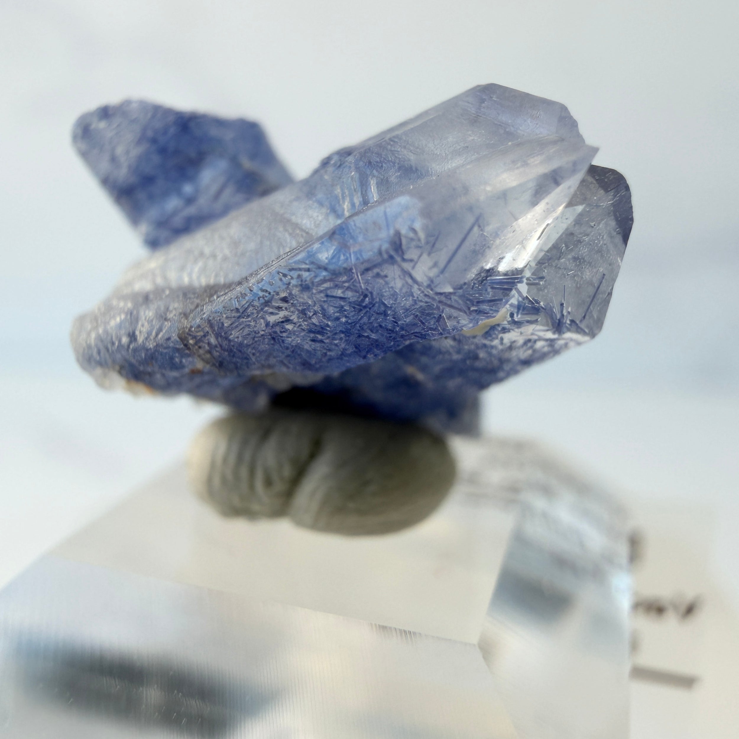 Dumortierit in Quarz, Dumortieritquarz Cluster, Einzelstück