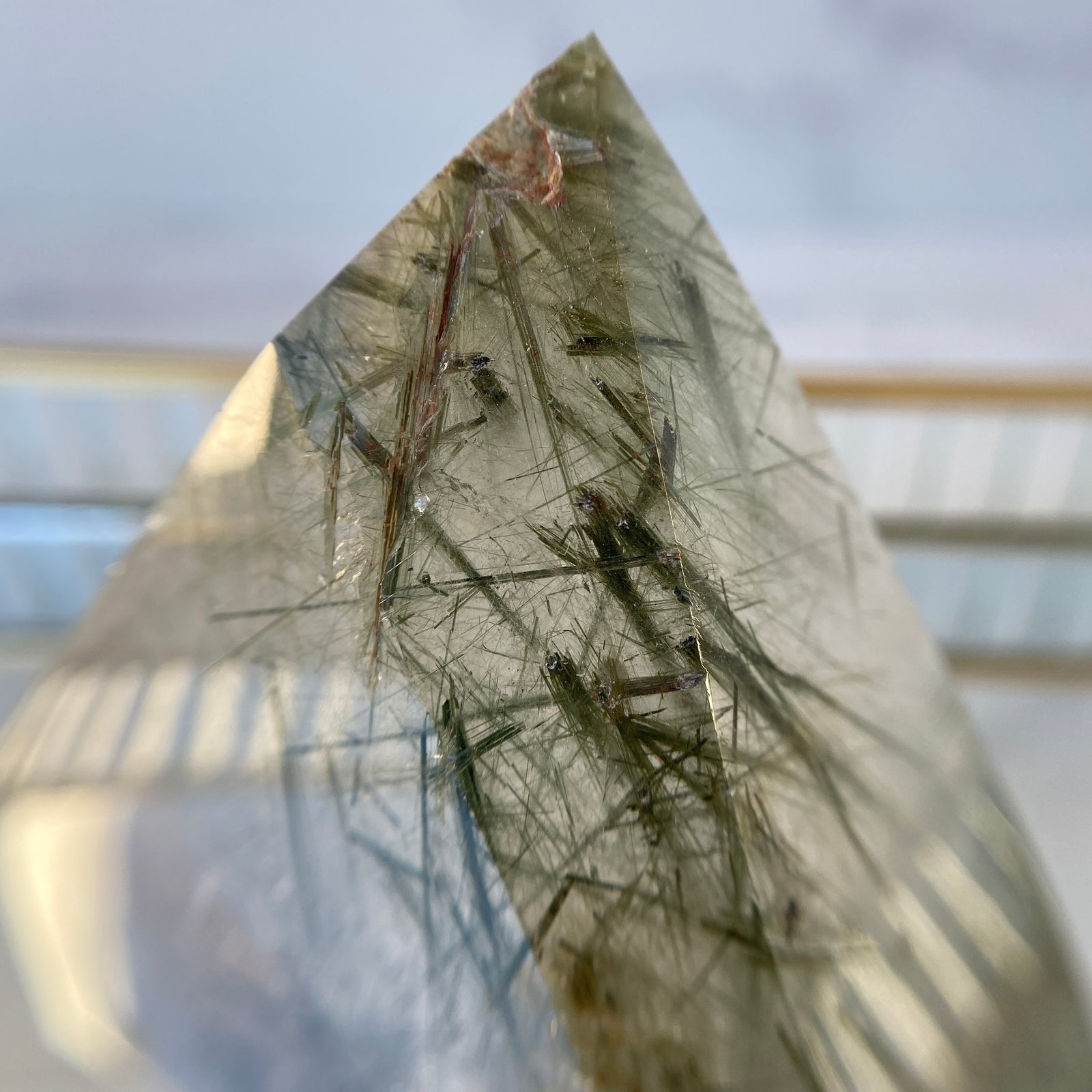 Aktinolith in Quarz Freiform