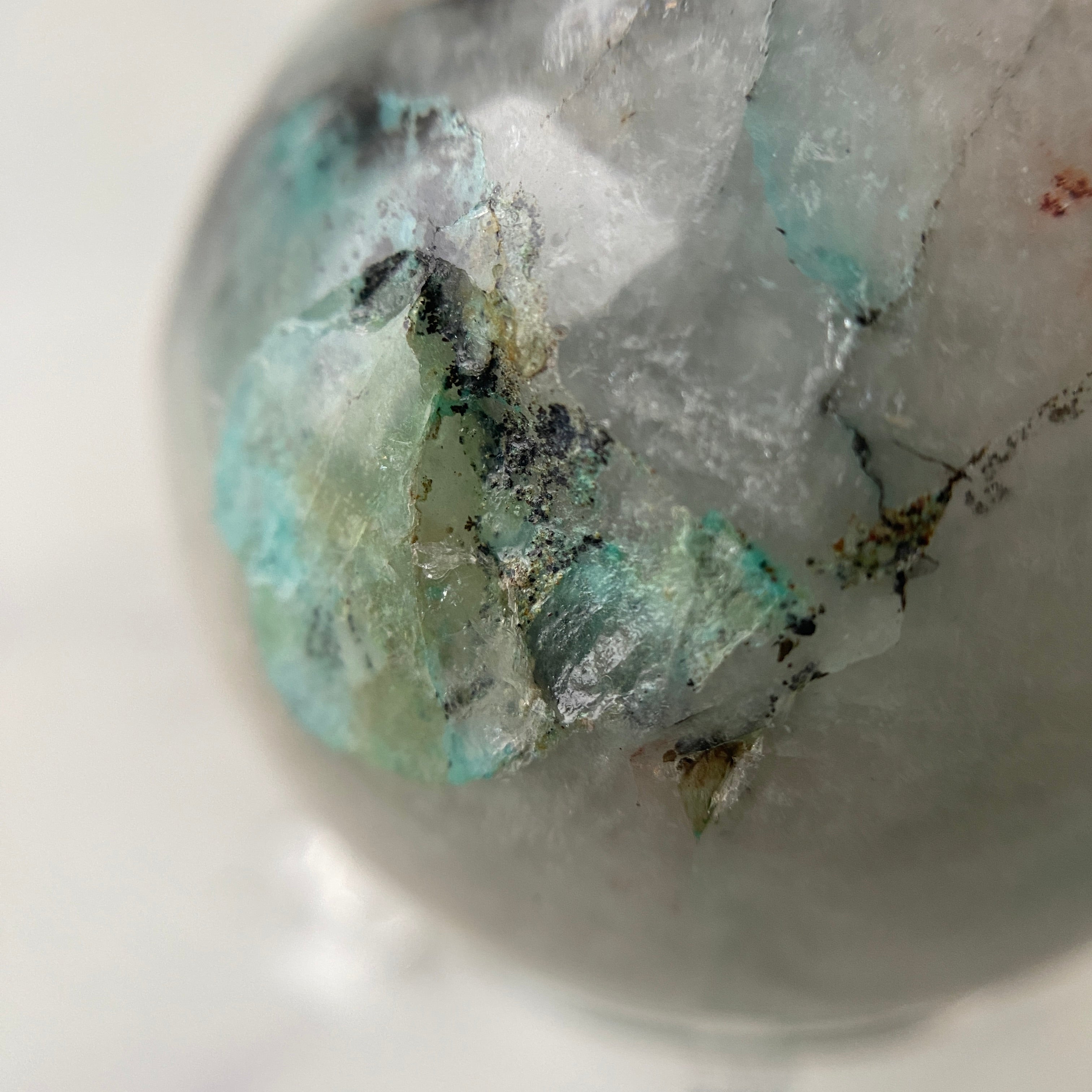Chrysocoll in Quarz Kugel