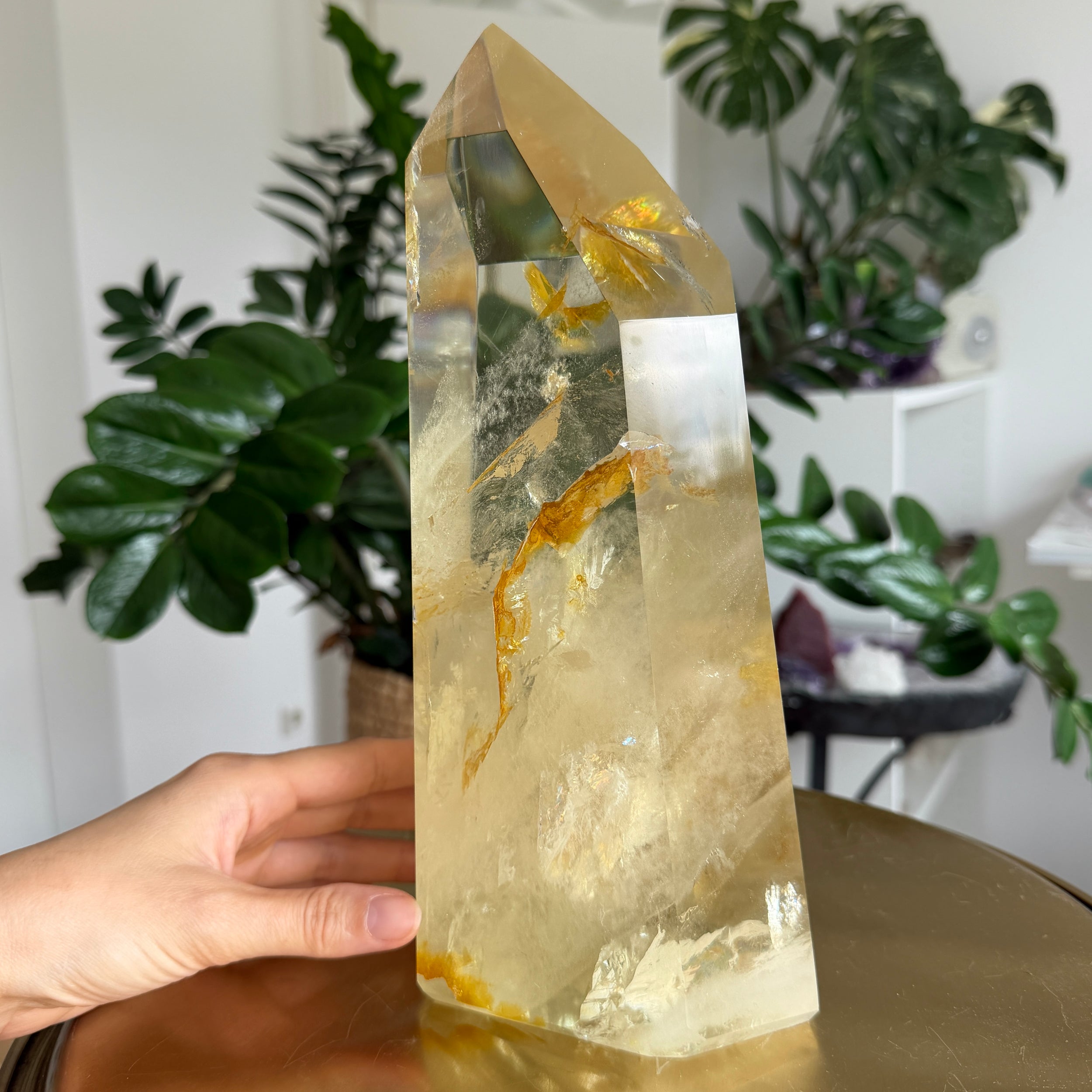 Großer Naturcitrin Obelisk mit Golden Healer aus Aracuai, Einzelstück, Wohnraumdekoration, Statement-Piece