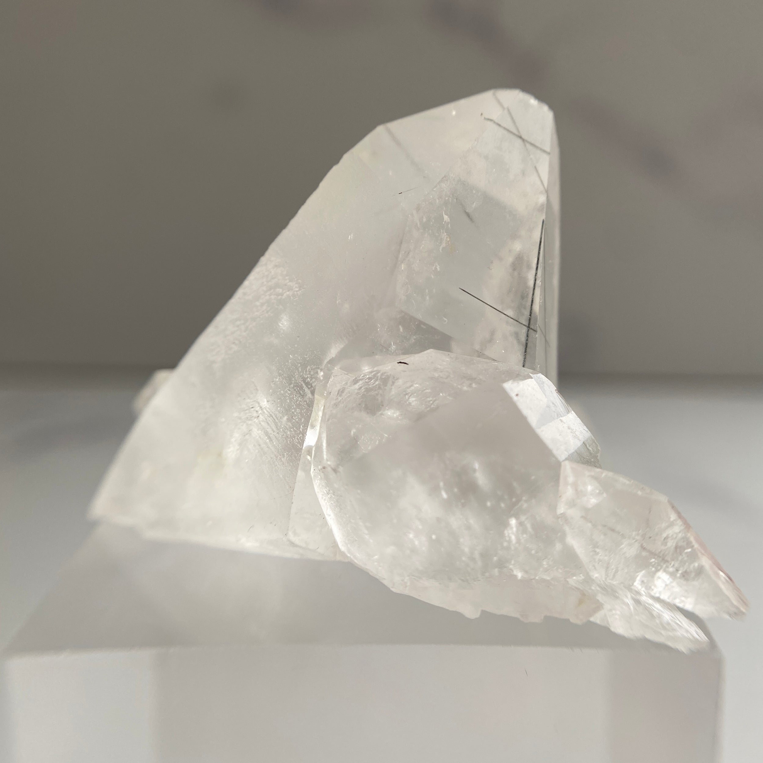 schwarzer Rutil in Bergkristall Cluster
