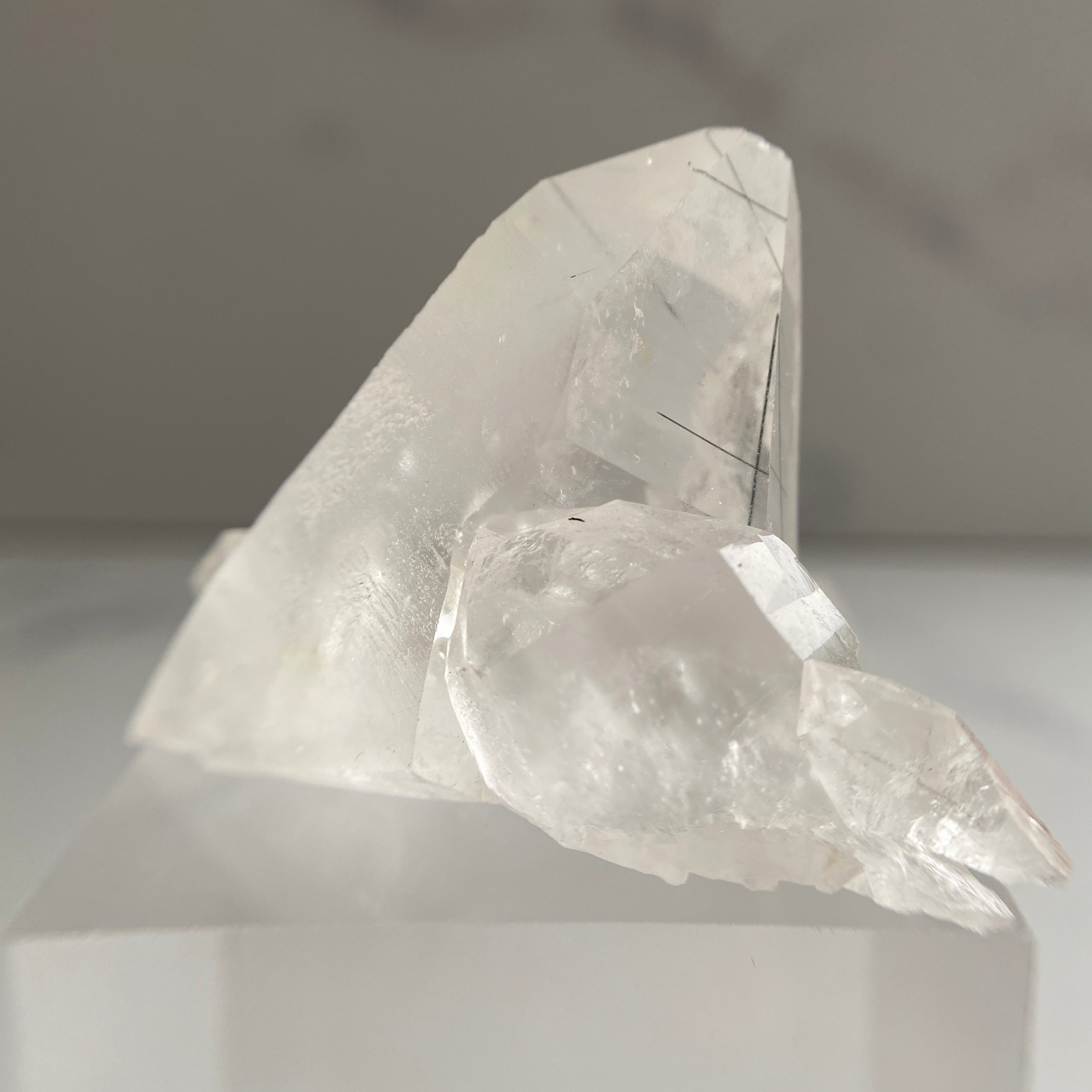 schwarzer Rutil in Bergkristall Cluster