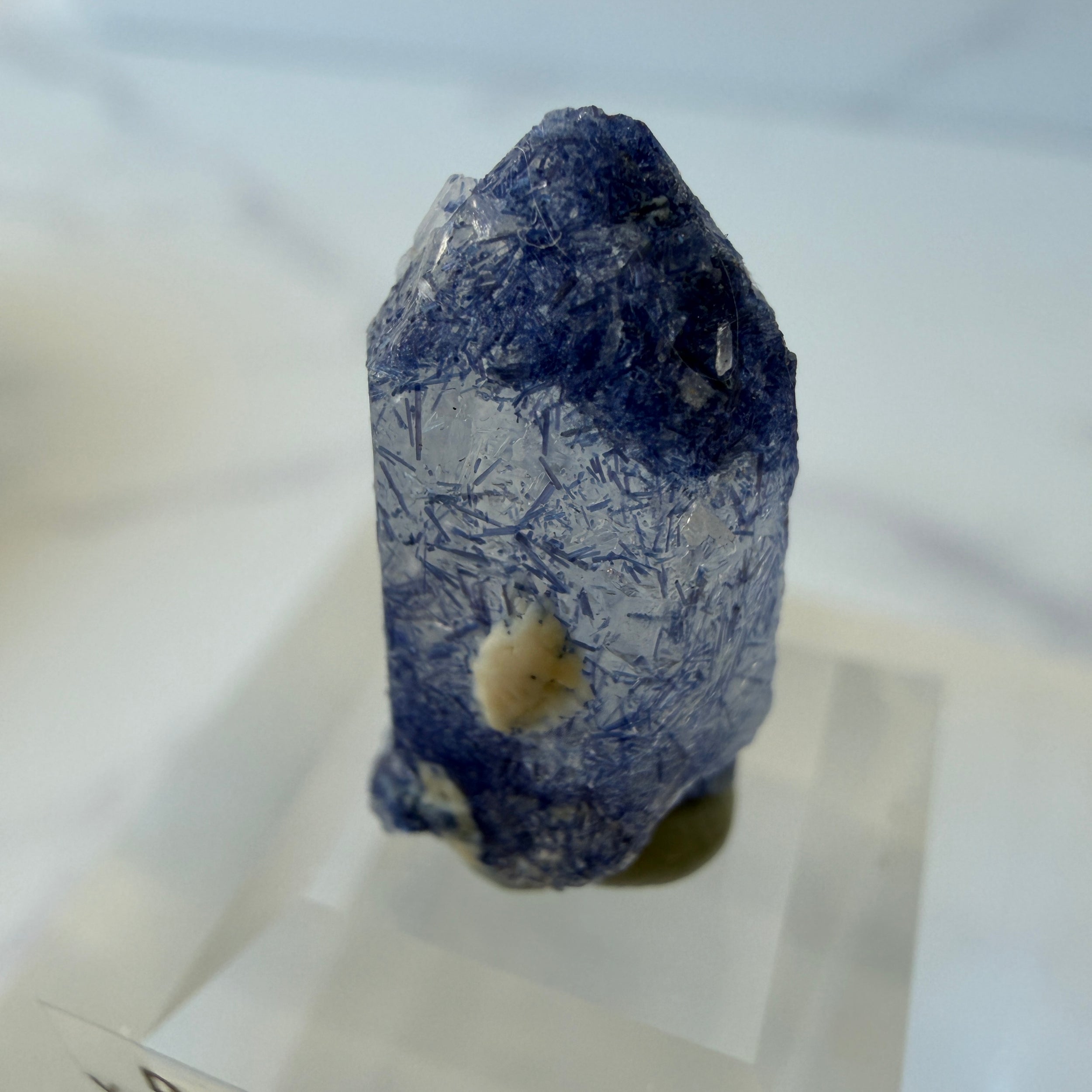 Dumortierit in Quarz, Dumortieritquarz Spitze, Einzelstück
