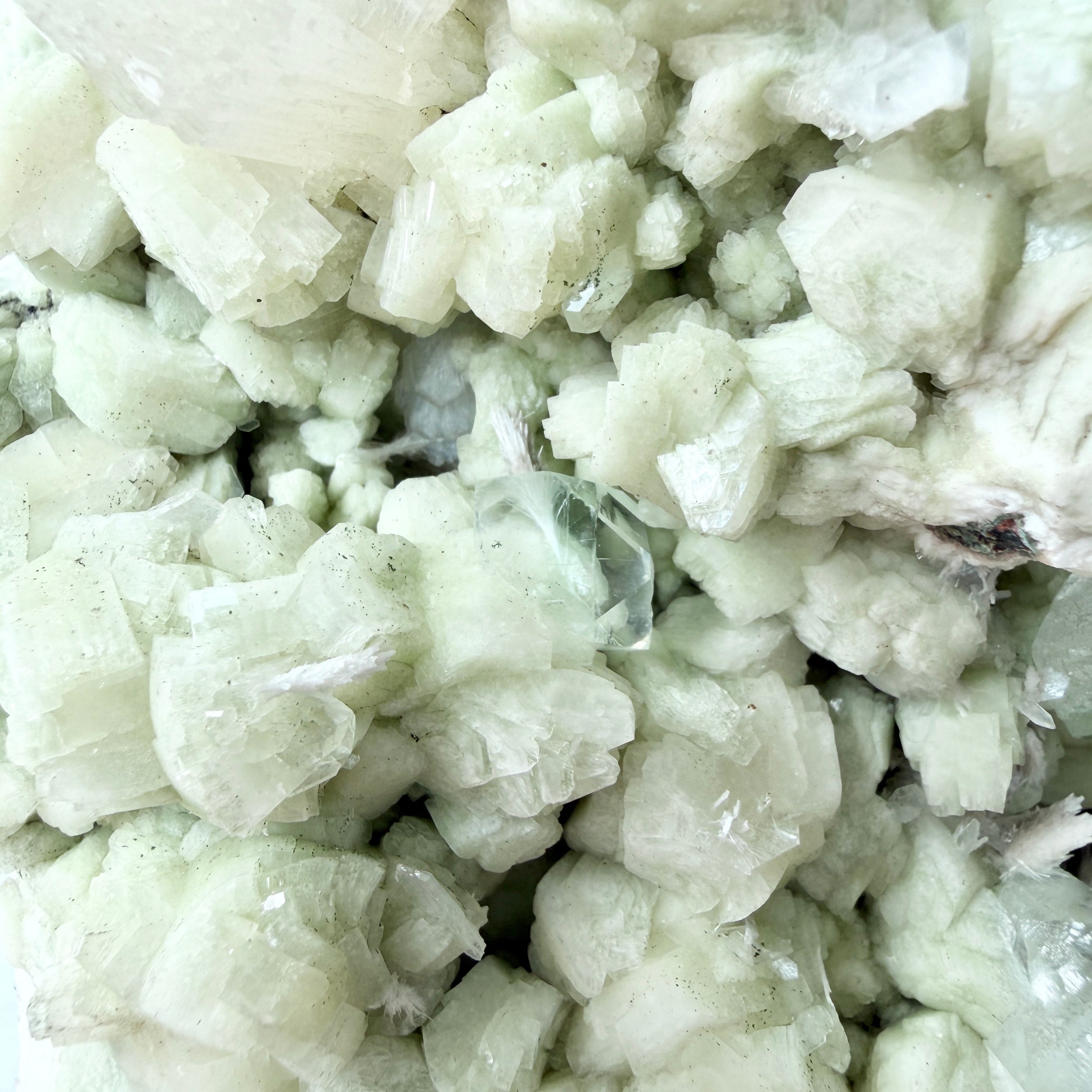Grüner Apophyllit mit Okenit kaufen