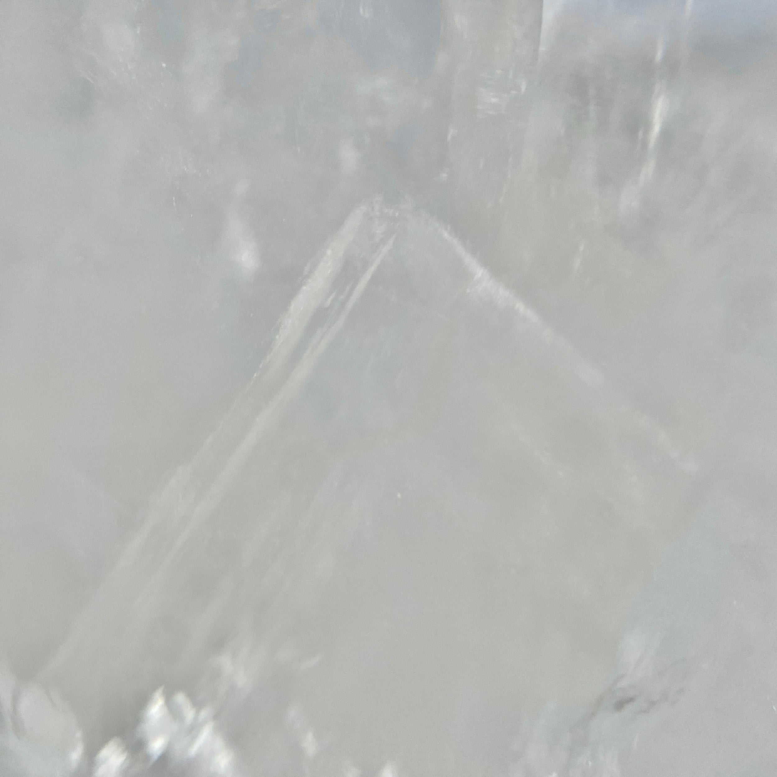 Bergkristall Turm mit grünen Chloritphantomen