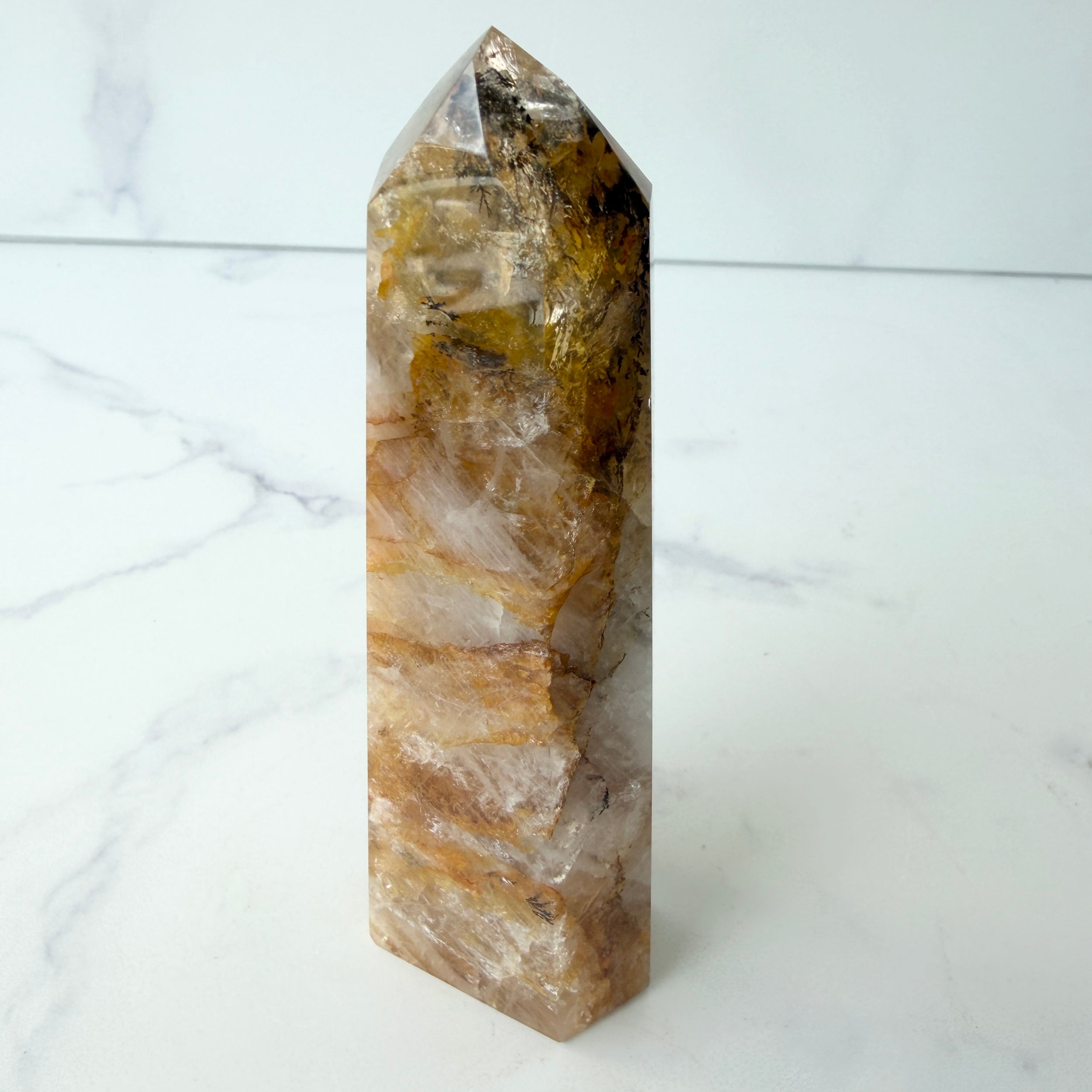 Hoher Golden Healer Obelisk mit Dendriten, Einzelstück