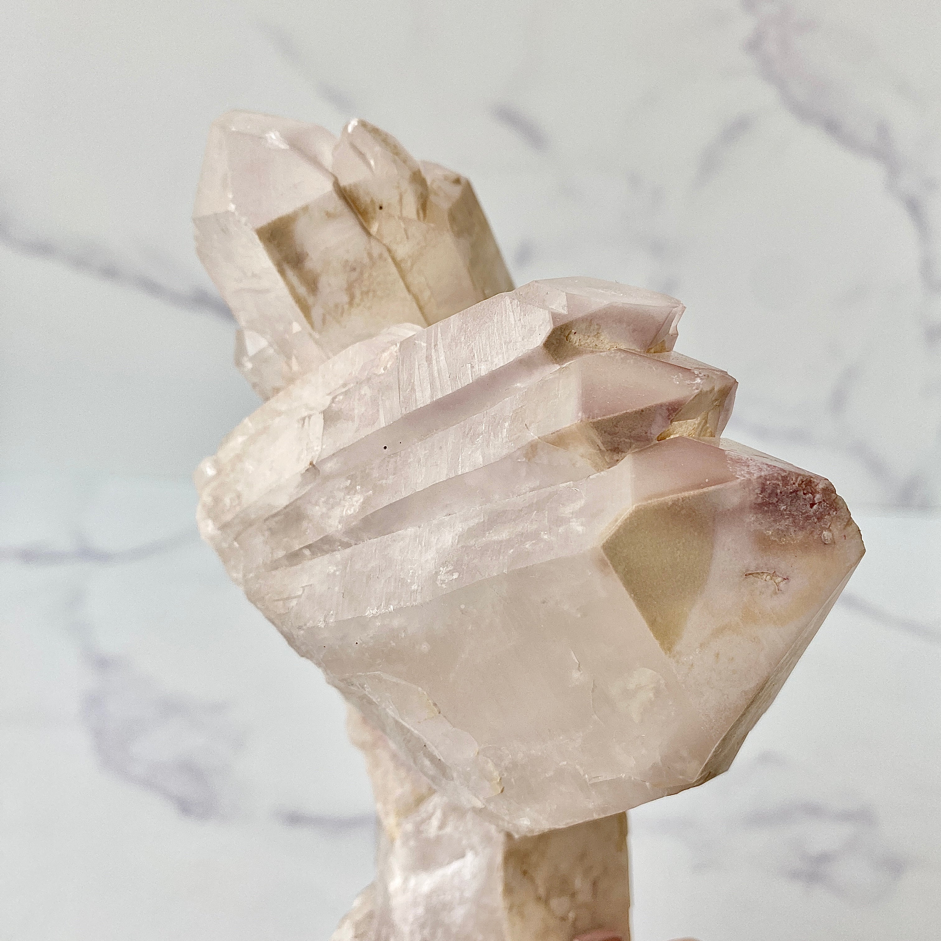 Seltenes Lodolith Cluster mit Pink Lithium auf Dreh-Ständer