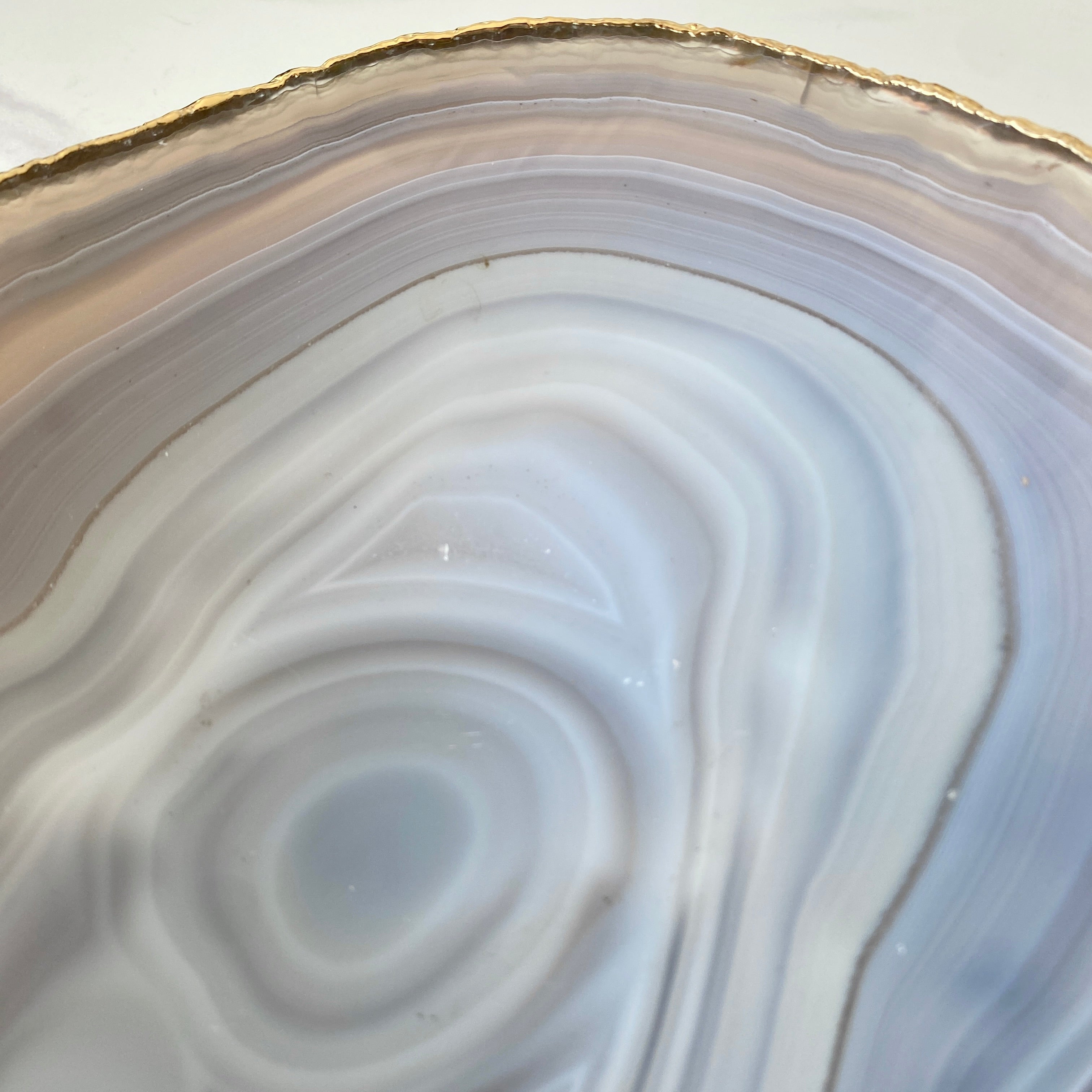 Achatschale mit Goldverzierung