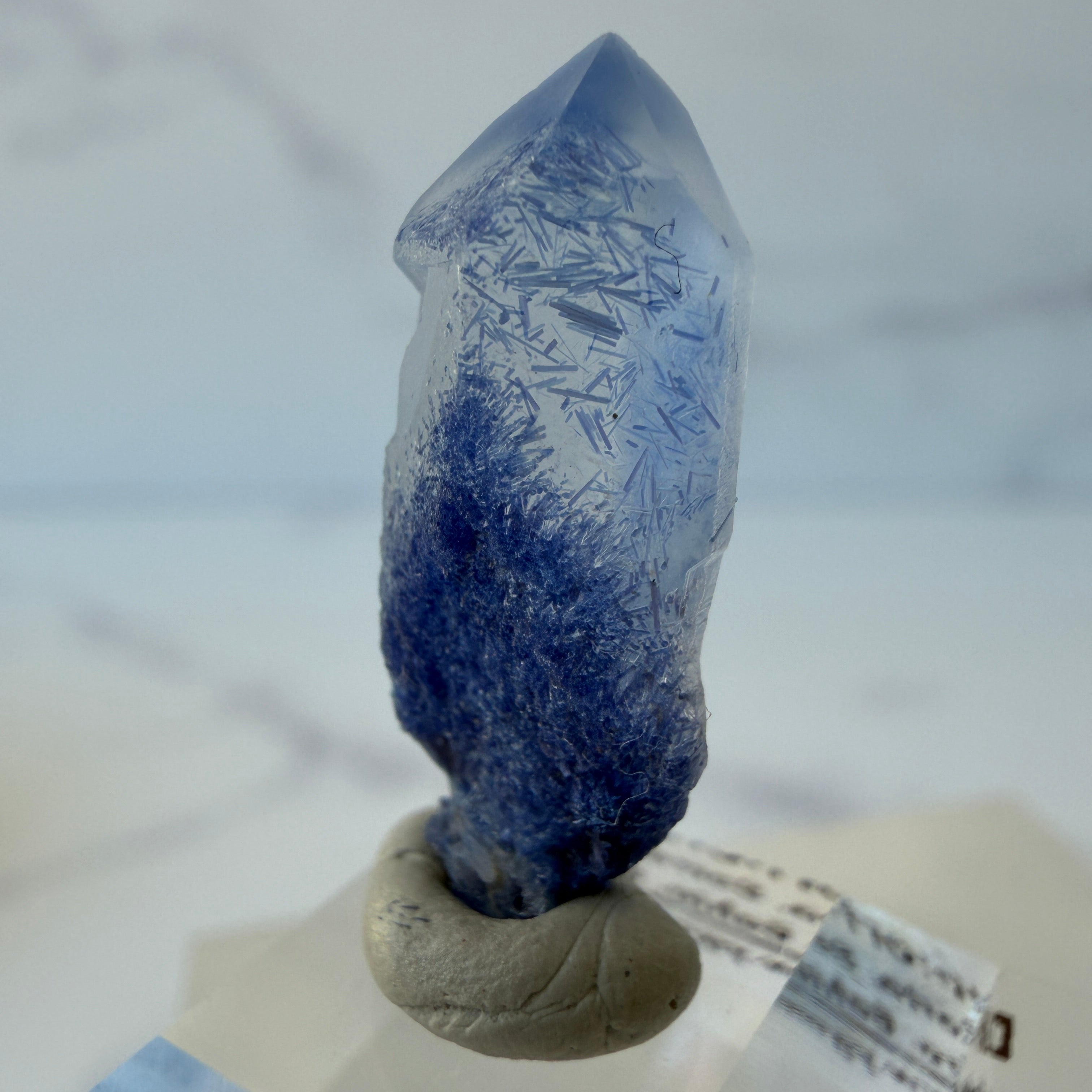 Dumortierit in Quarz, Dumortieritquarz Spitze, Einzelstück
