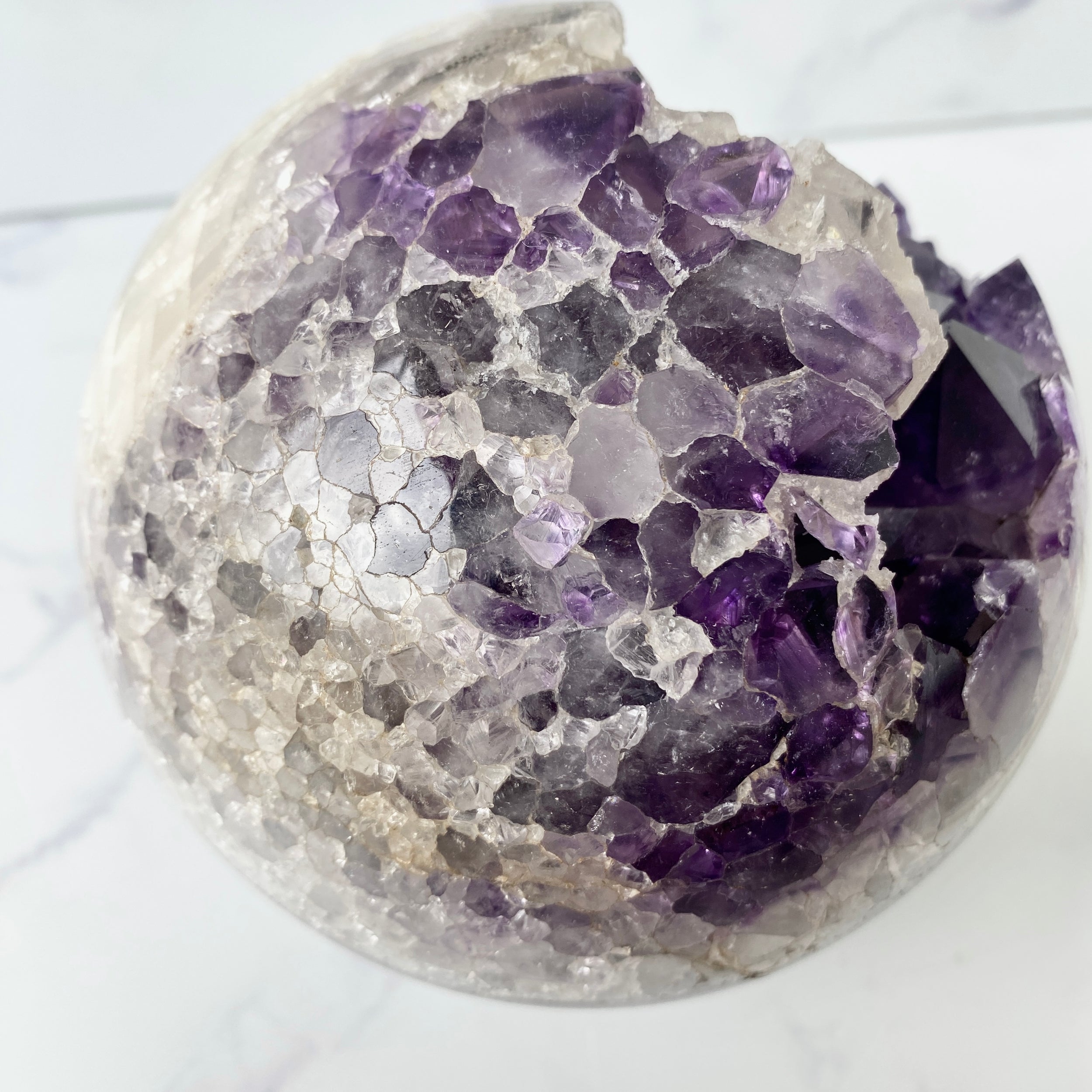 Große 13,5 cm sugar Calcit Amethyst Kugel, beleuchtbar