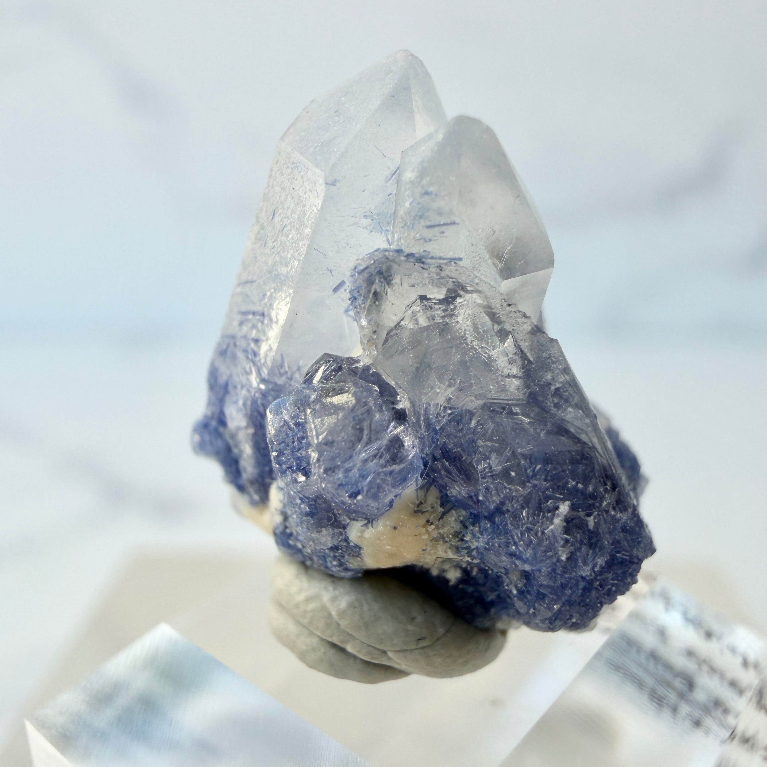 Dumortierit in Quarz, Dumortieritquarz Cluster, Einzelstück