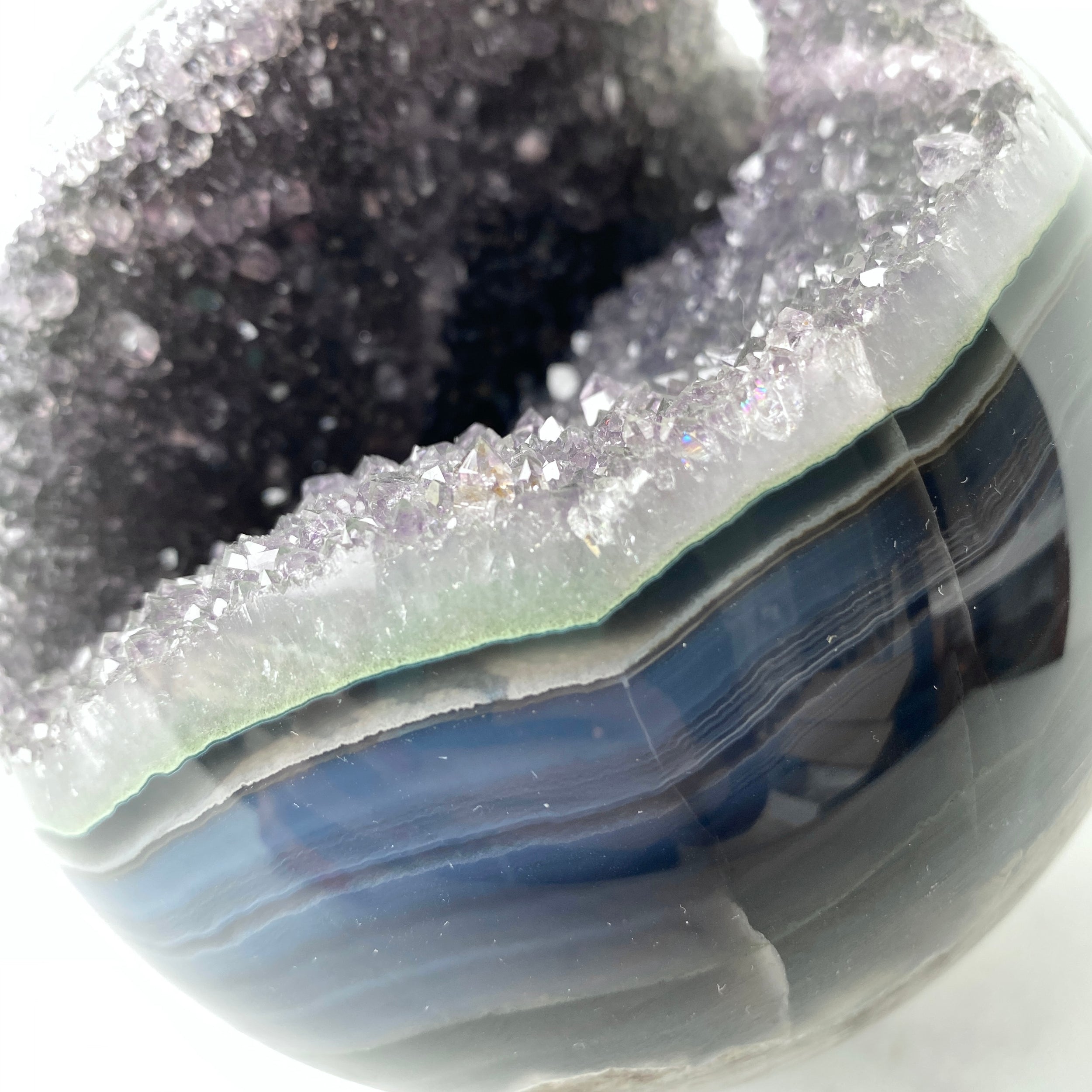 Druzy Amethyst Kugel 13 cm groß mit gebändertem Achat