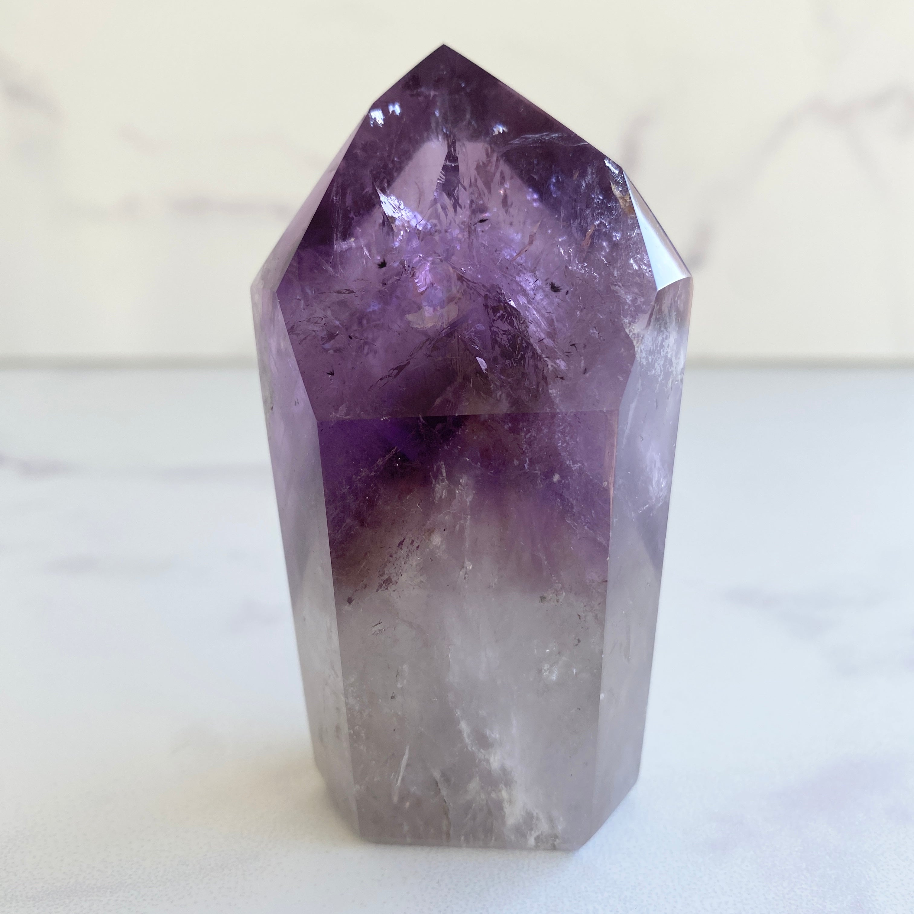Phantom-Amethyst Turm mit Hollandit