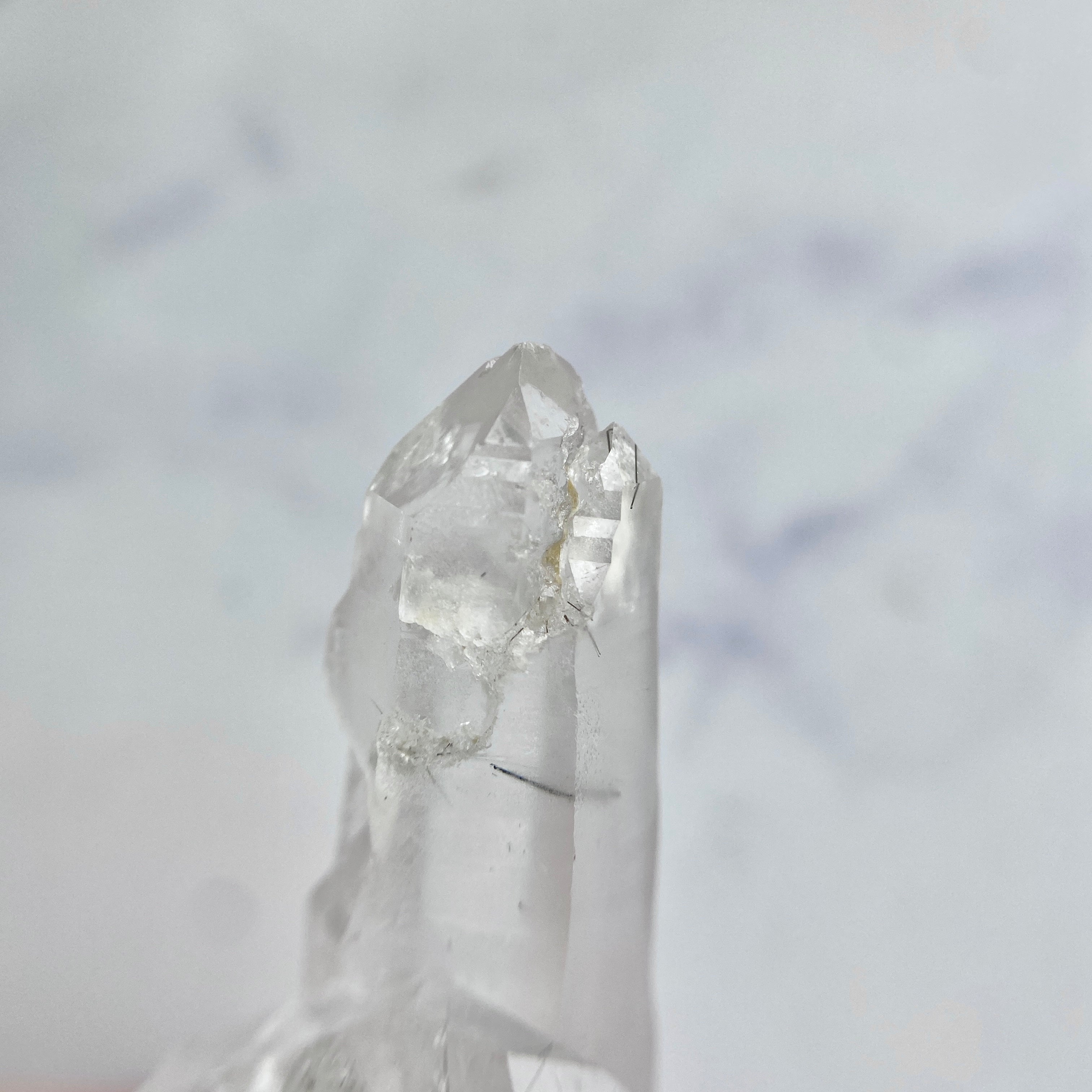 Bergkristall Doppelspitze mit Lemurian Linien und Rutil