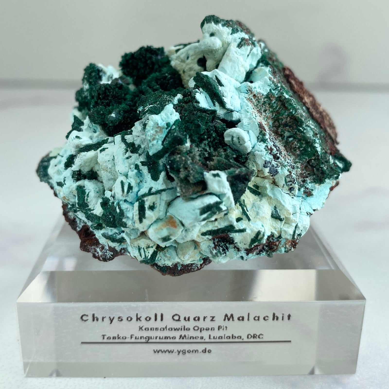 Chrysokoll-Quarz mit Malachit, Pseudomorphose nach Azurit (ps. Azurit)