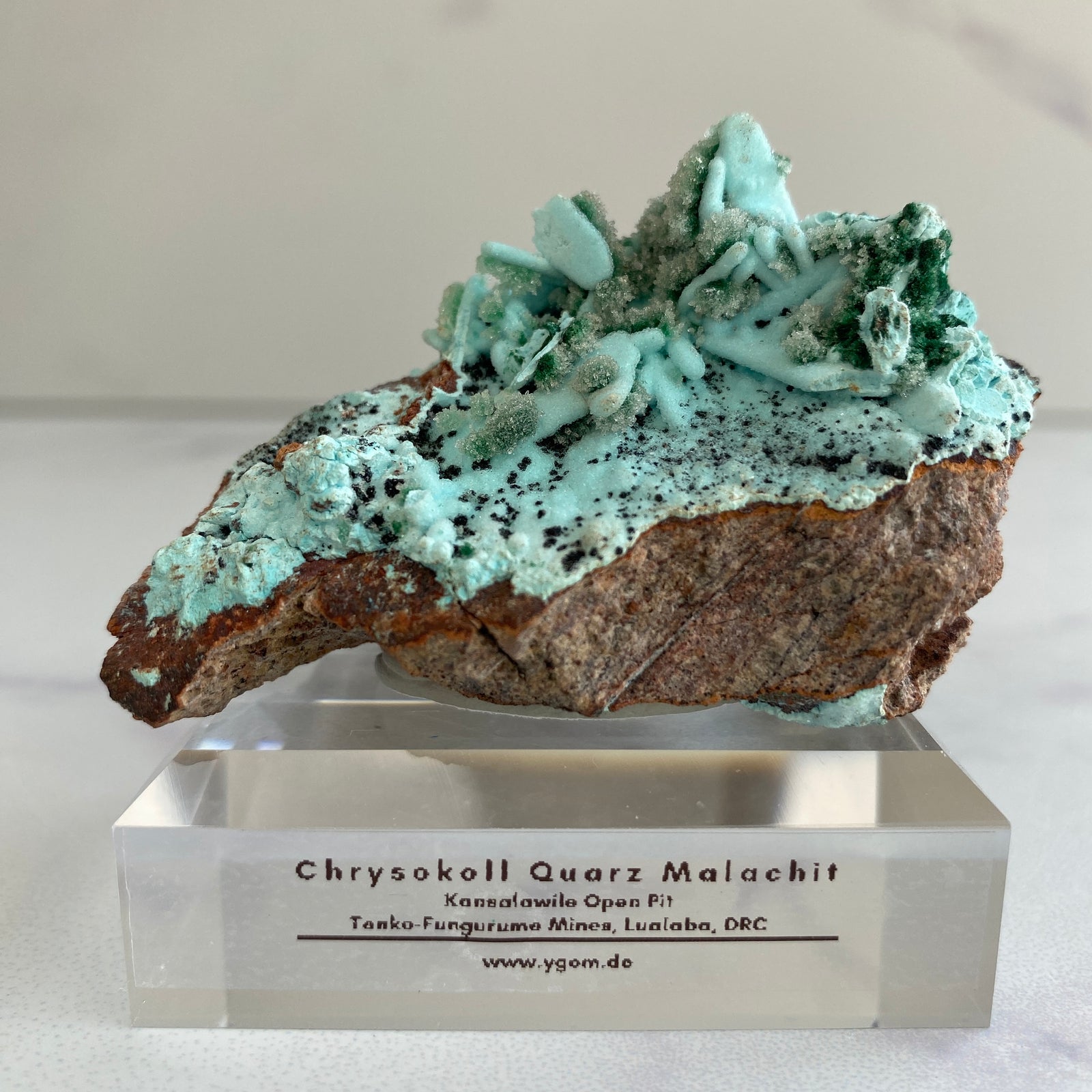 Chrysokoll-Quarz mit Malachit, nach Azurit