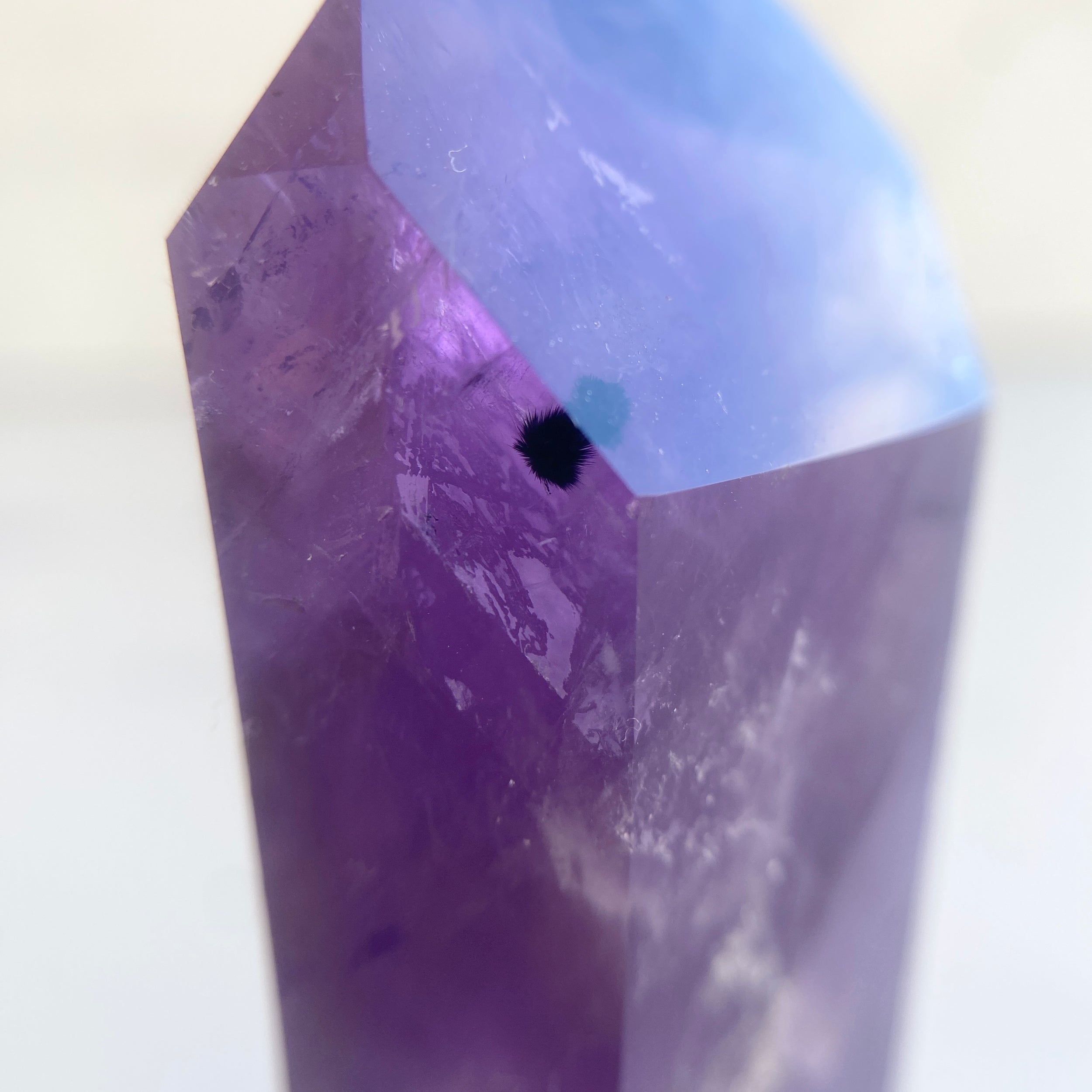 Amethyst Spitze mit Hollandit