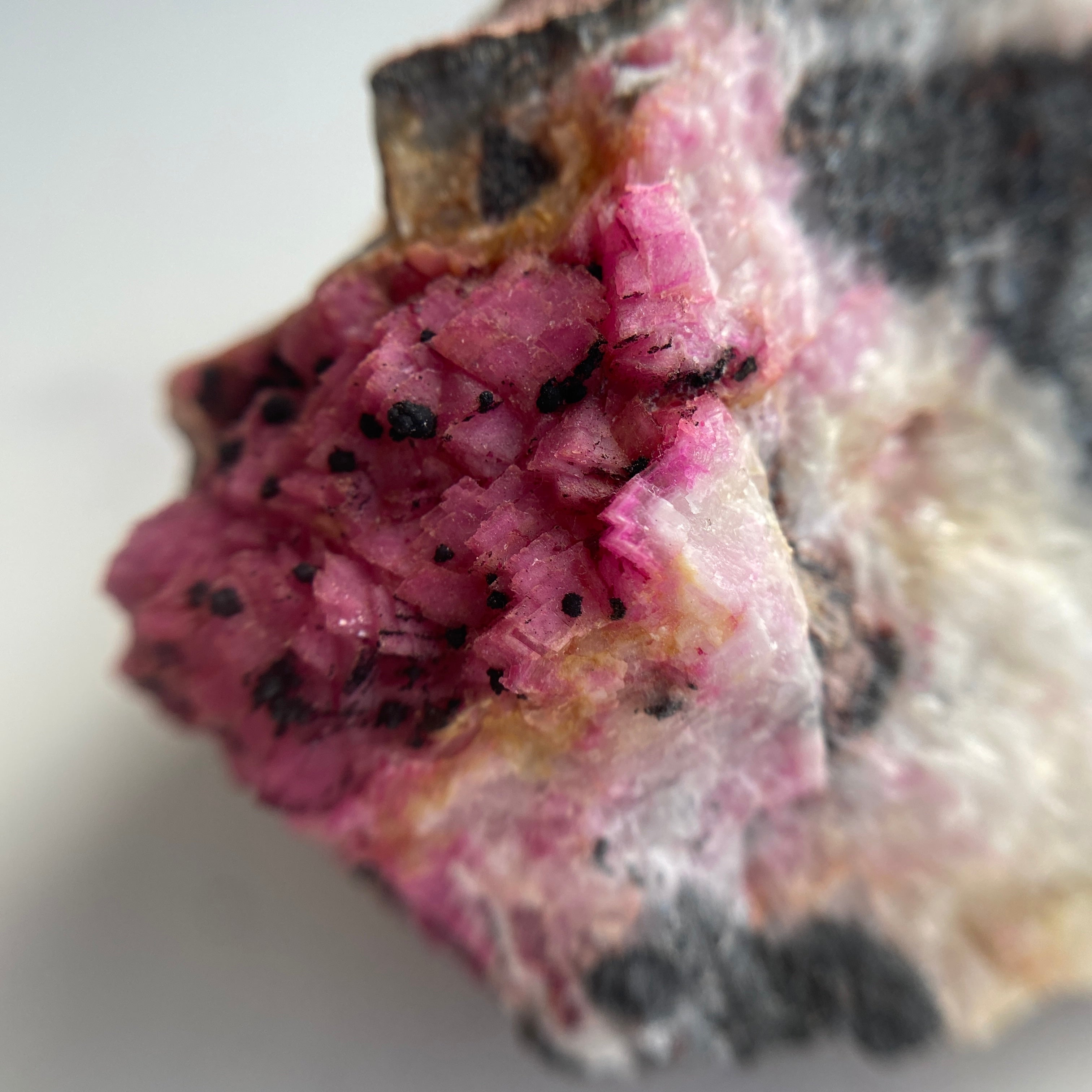 Cobalt Calcit mit Goethit