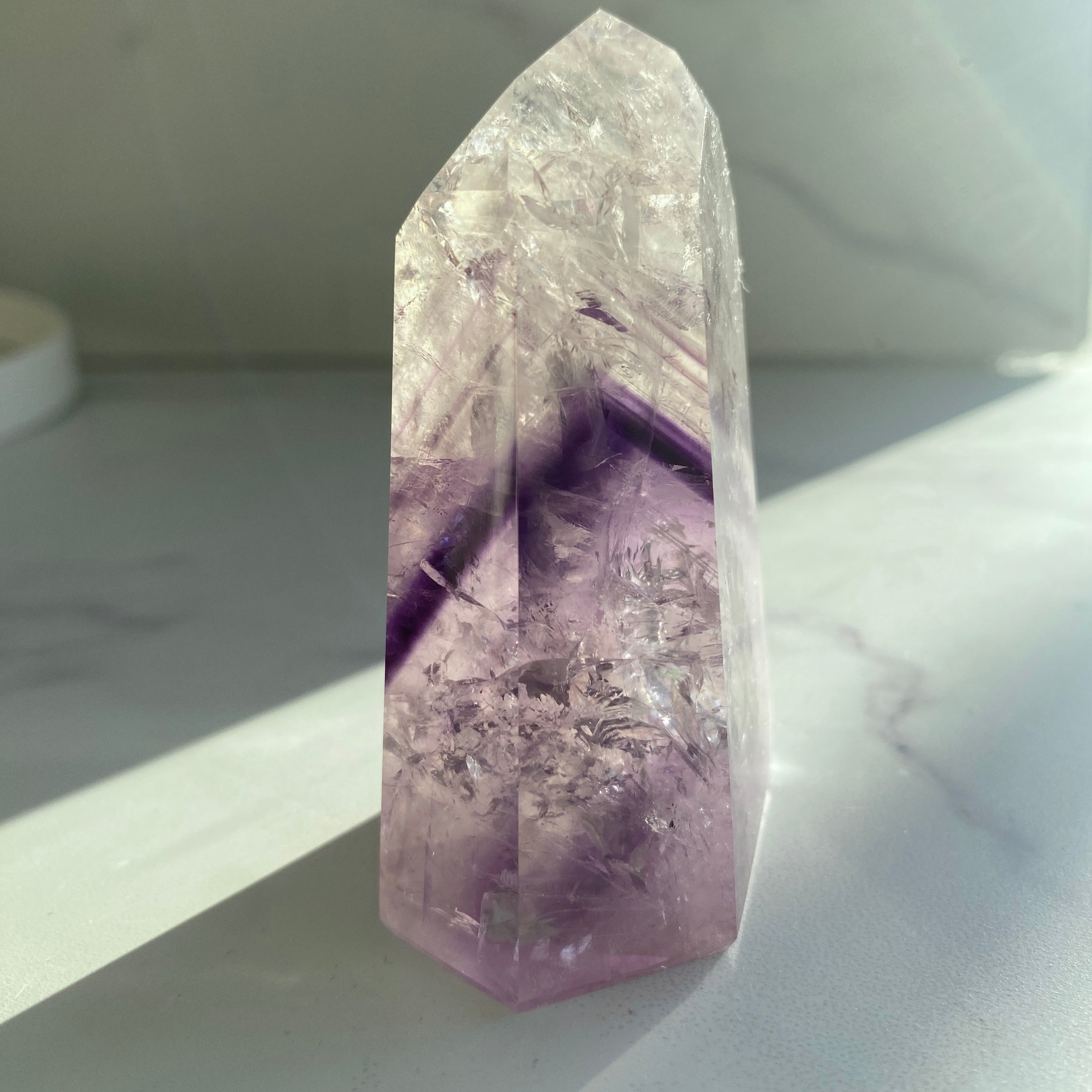 Amethyst Turm mit lila Phantomen