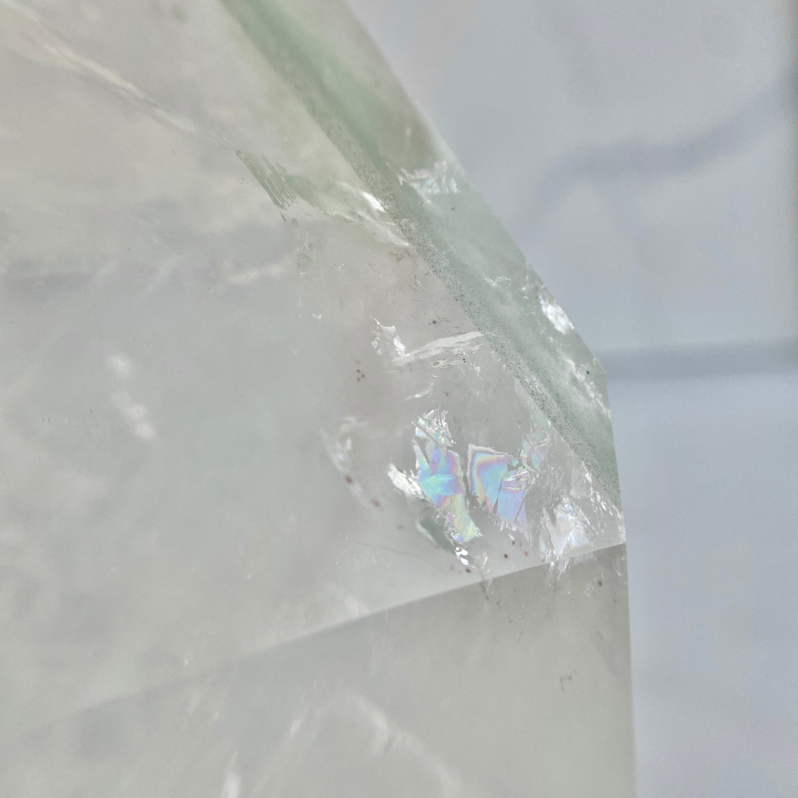 Bergkristall Turm mit grünen Chloritphantomen