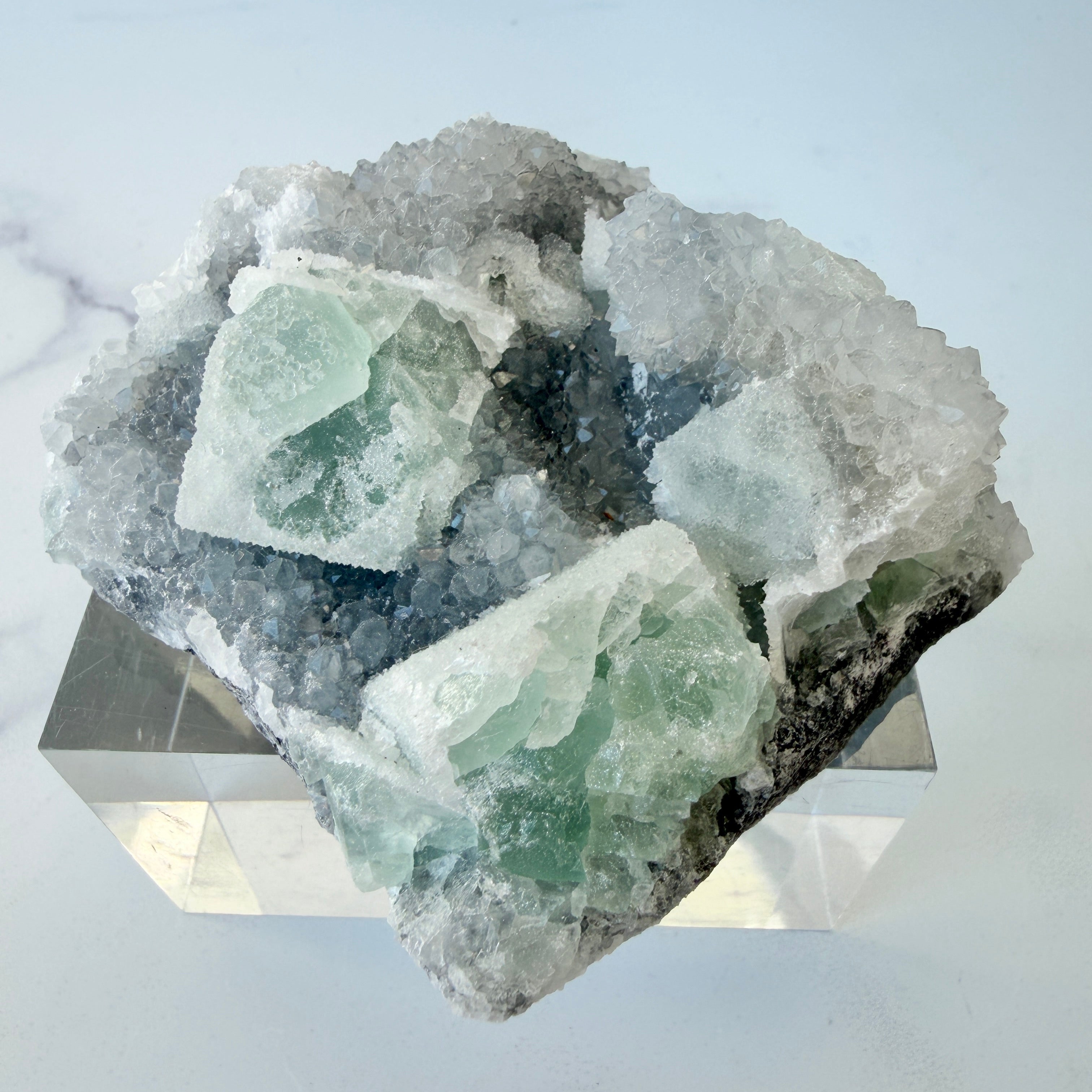 Fluorit mit glitzerndem Quarz, grüner Sugarfluorit, Einzelstück