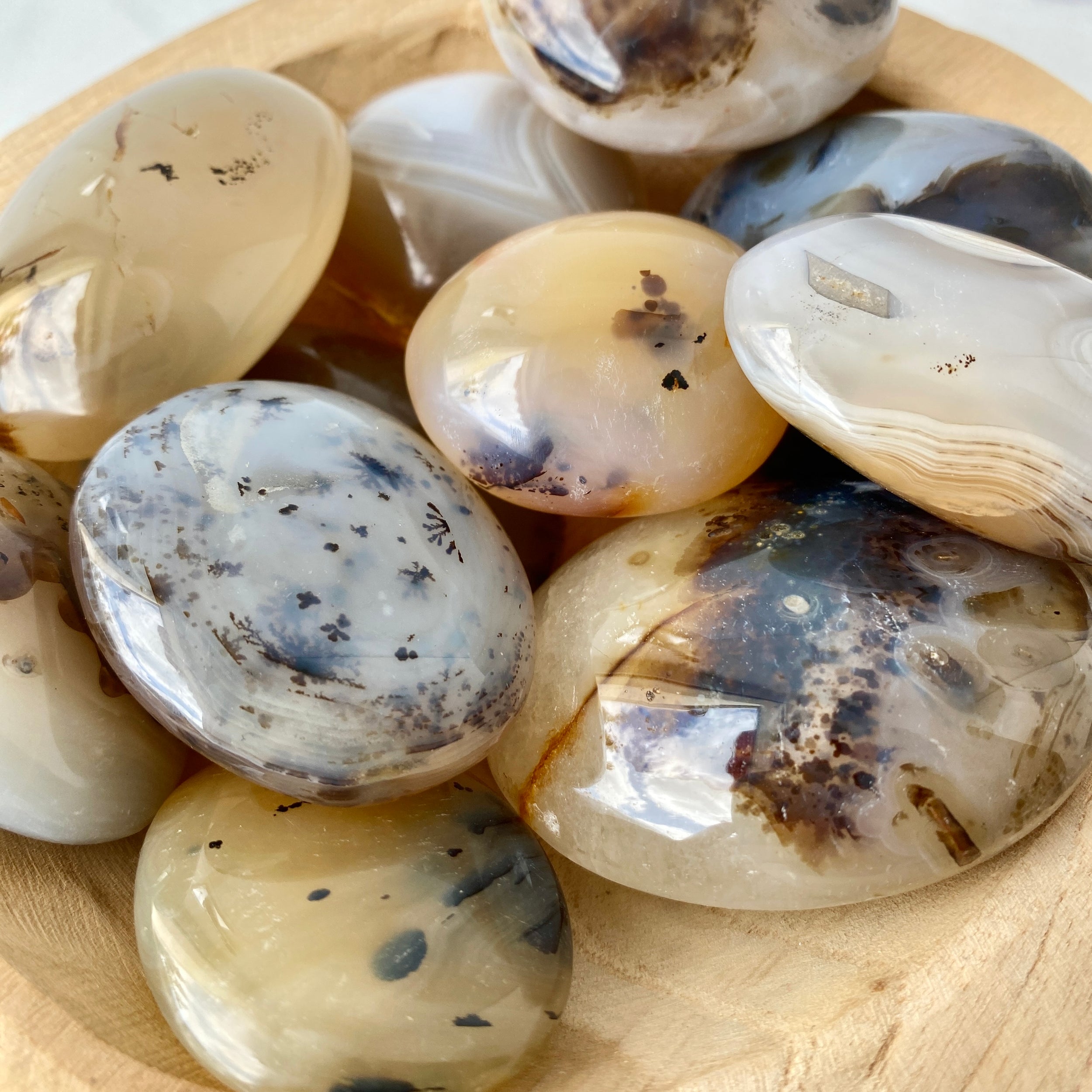 Dendriten Opal Handschmeichler (Dendriten Achat Handschmeichler) Nahaufnahme