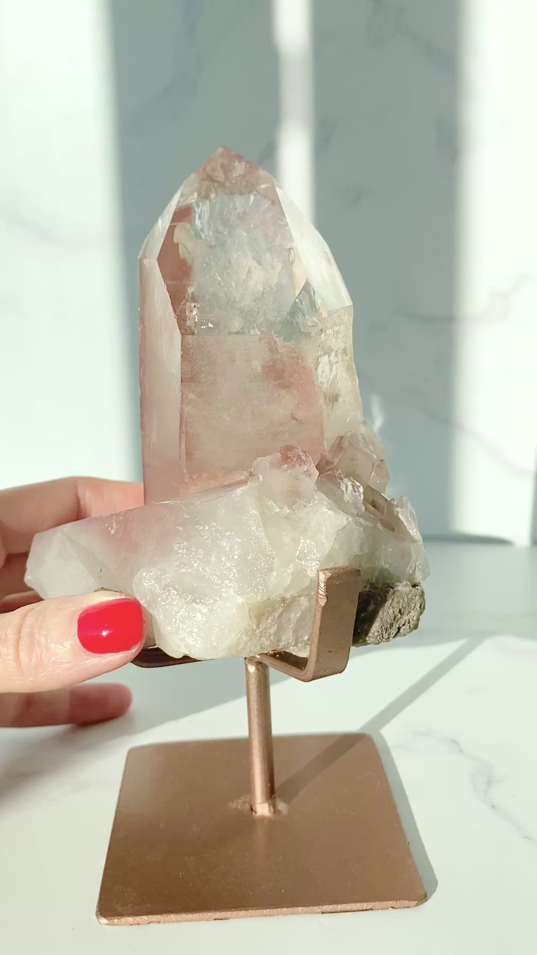 Scarlet Temple Lemurian Cluster auf Ständer