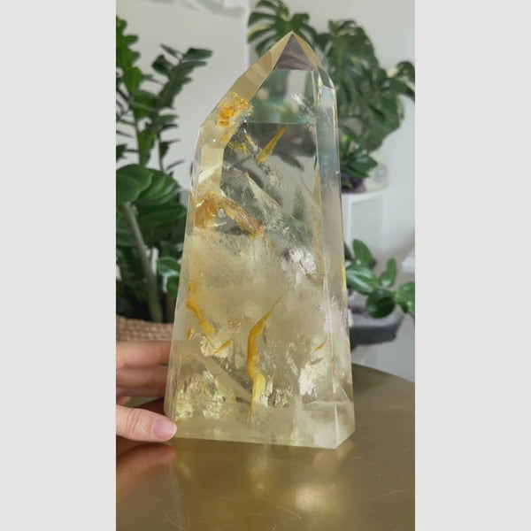 Großer Naturcitrin Obelisk mit Golden Healer aus Aracuai, Einzelstück, Wohnraumdekoration, Statement-Piece