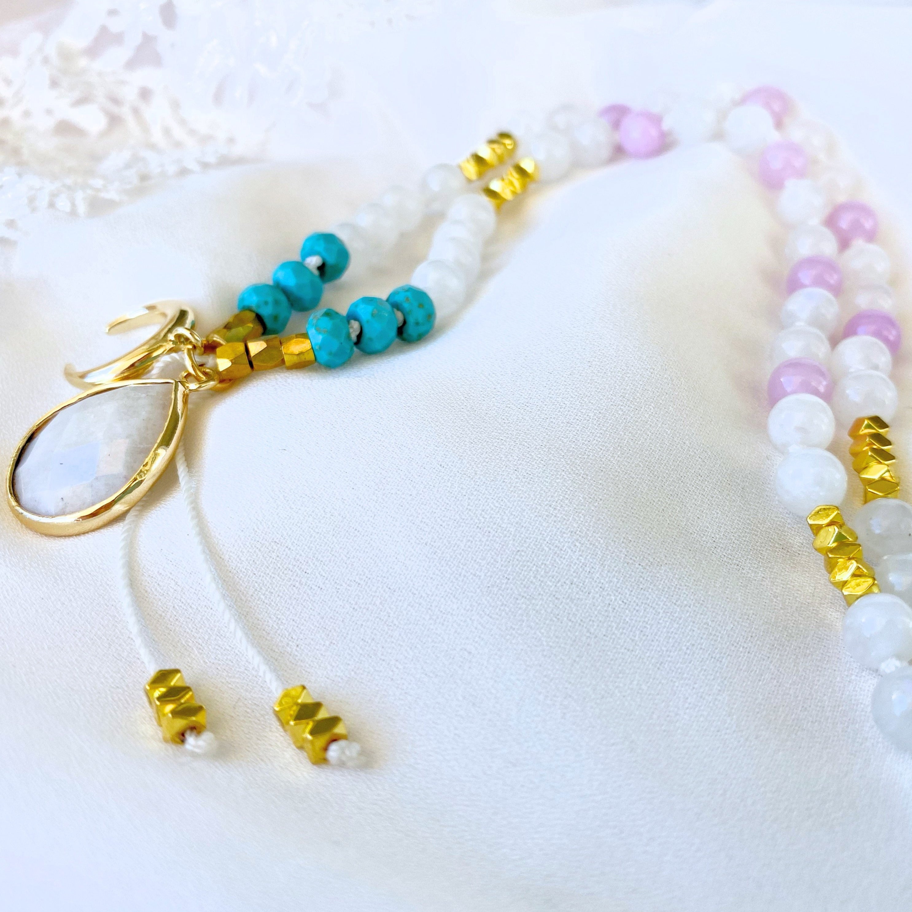 HALF MOON Mala | Mondstein, Howlith & Kunzit
