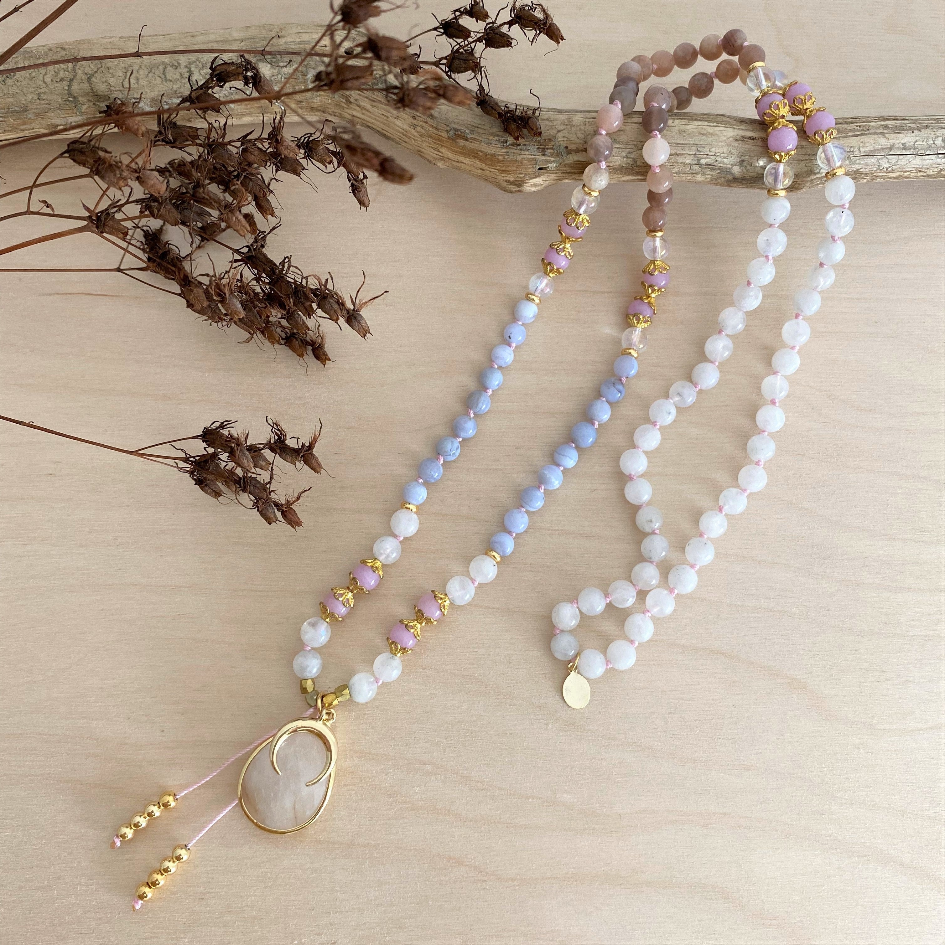 FLOWER BOUQUET Mala | Blauer Chalcedon, Mondstein, Engel Aura Quarz & Kunzit