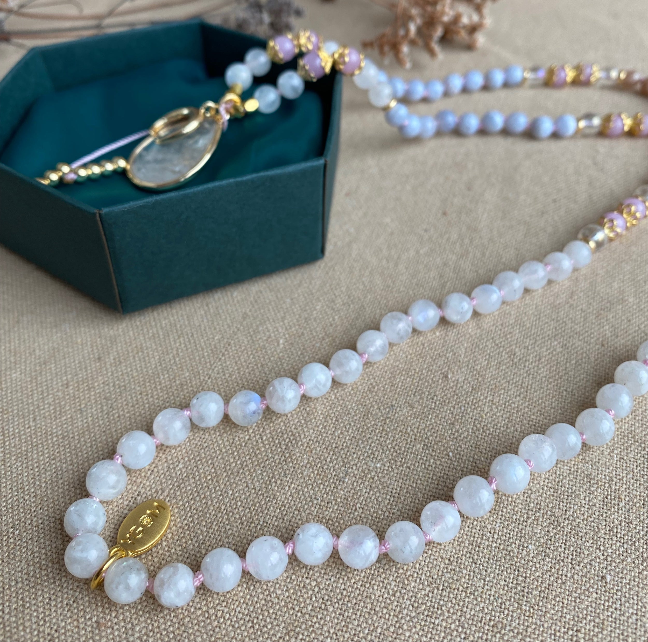 FLOWER BOUQUET Mala | Blauer Chalcedon, Mondstein, Engel Aura Quarz & Kunzit