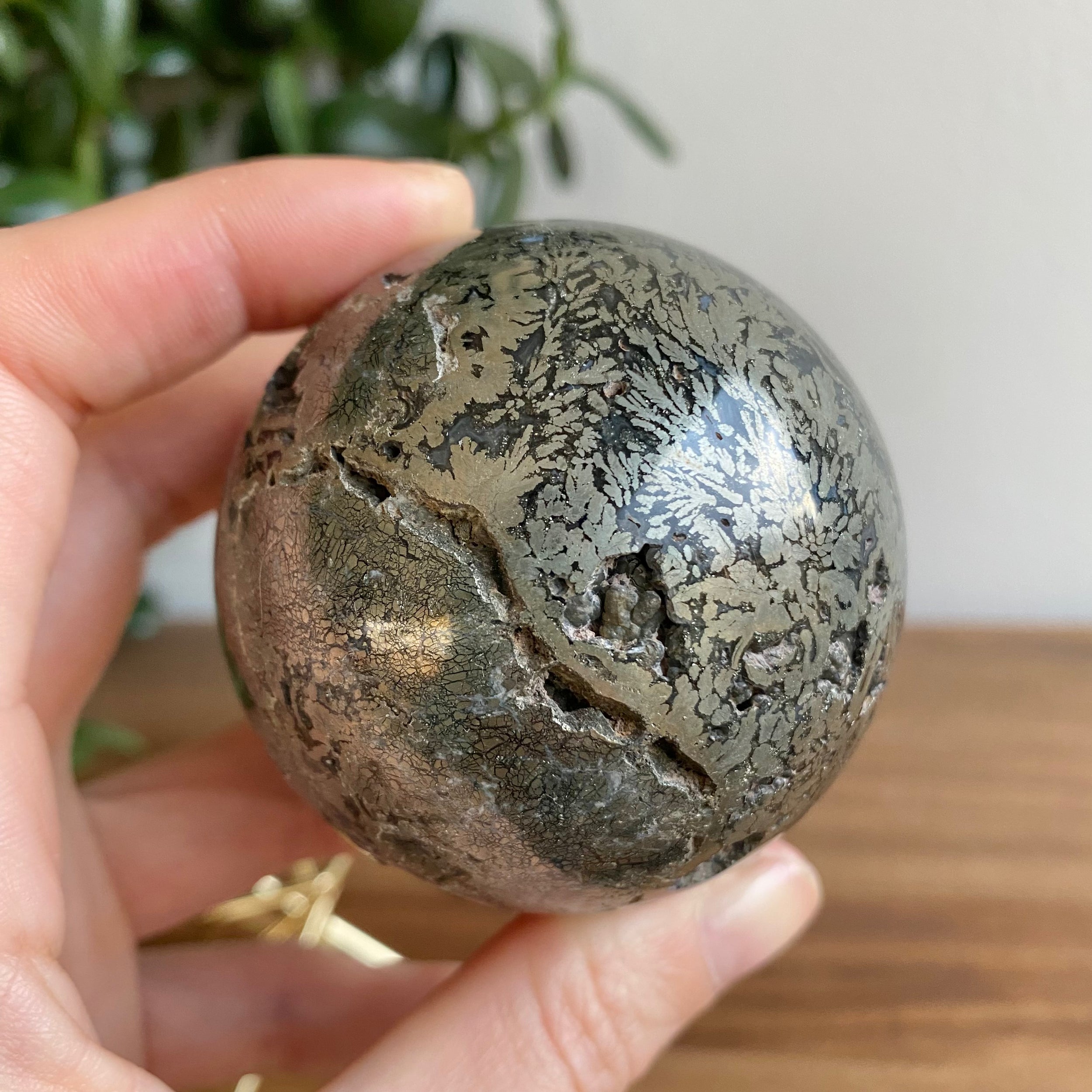 Pyrit in Achat Kugel (Markasit)