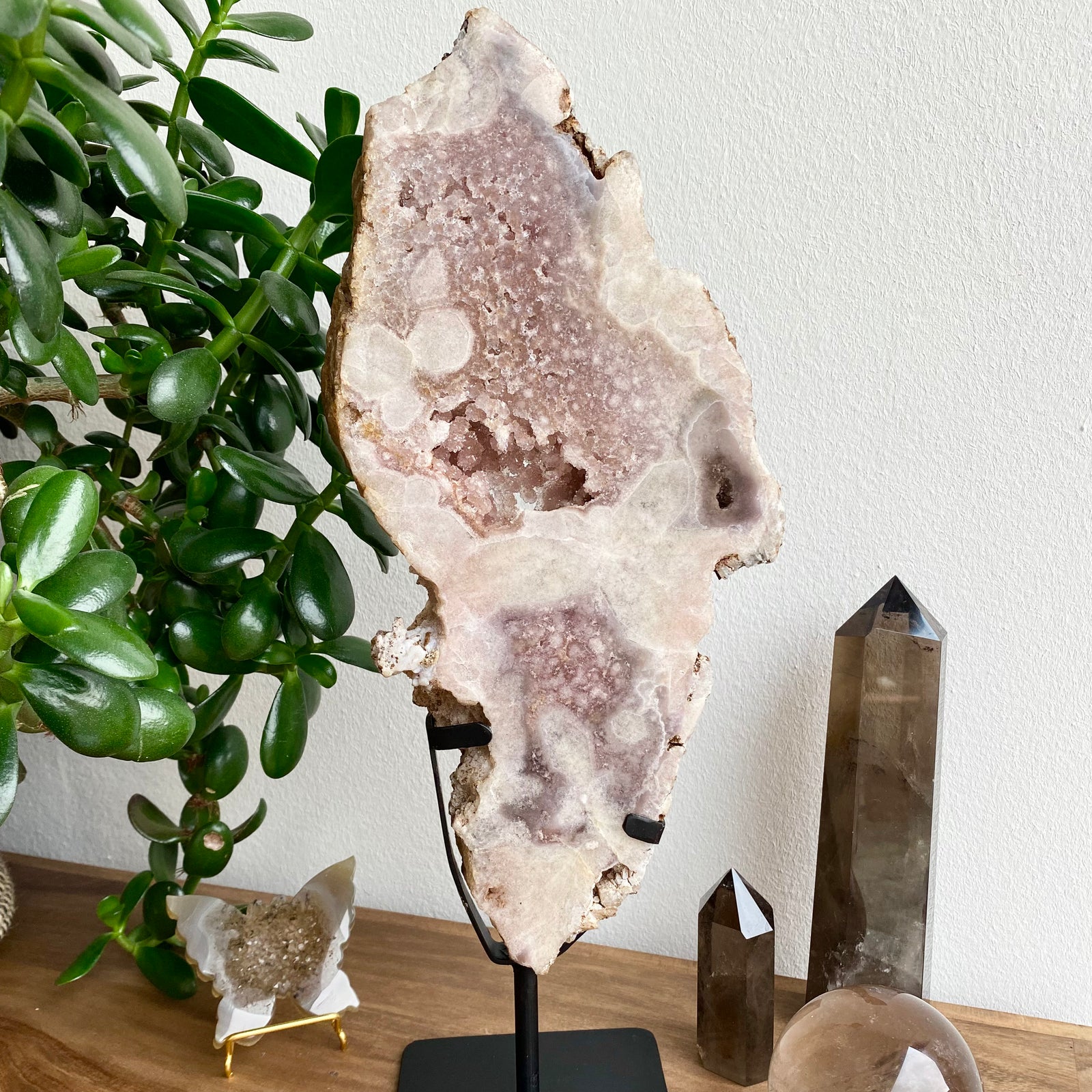 Pink Amethyst Slab auf Ständer - Produktbild