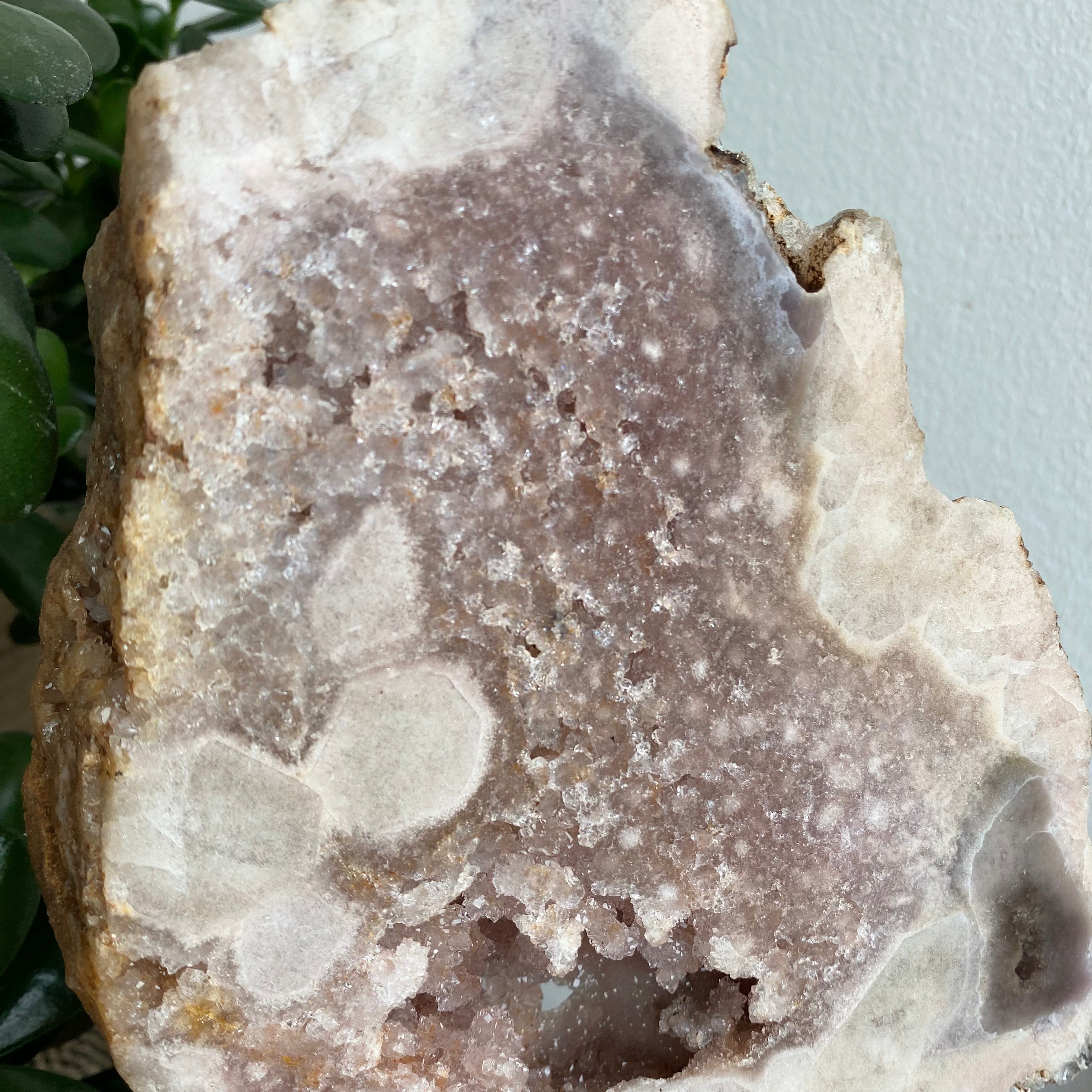 Pink Amethyst Slab auf Ständer - Darstellung
